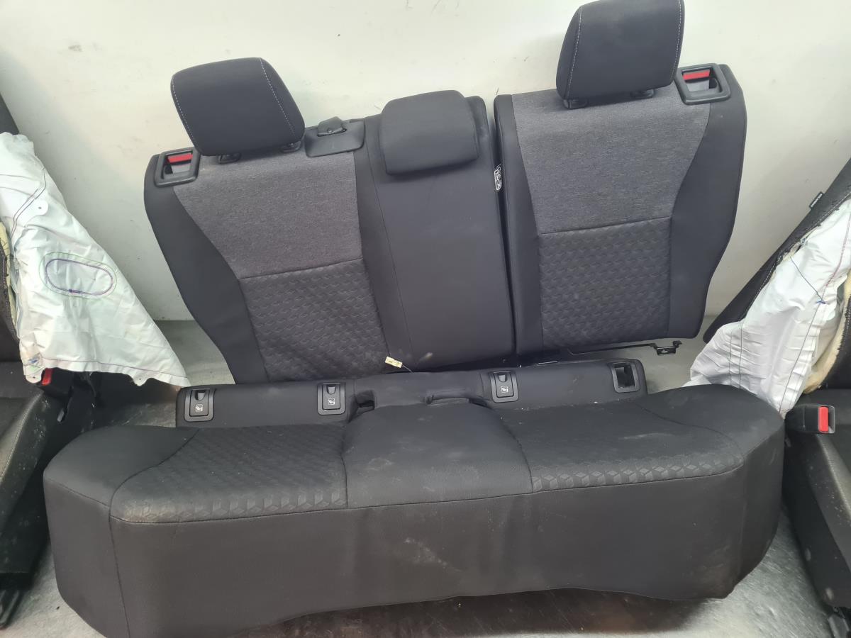 Conjunto de bancos TOYOTA Yaris (_P21_, _PA1_, _PH1_) Imagem-10