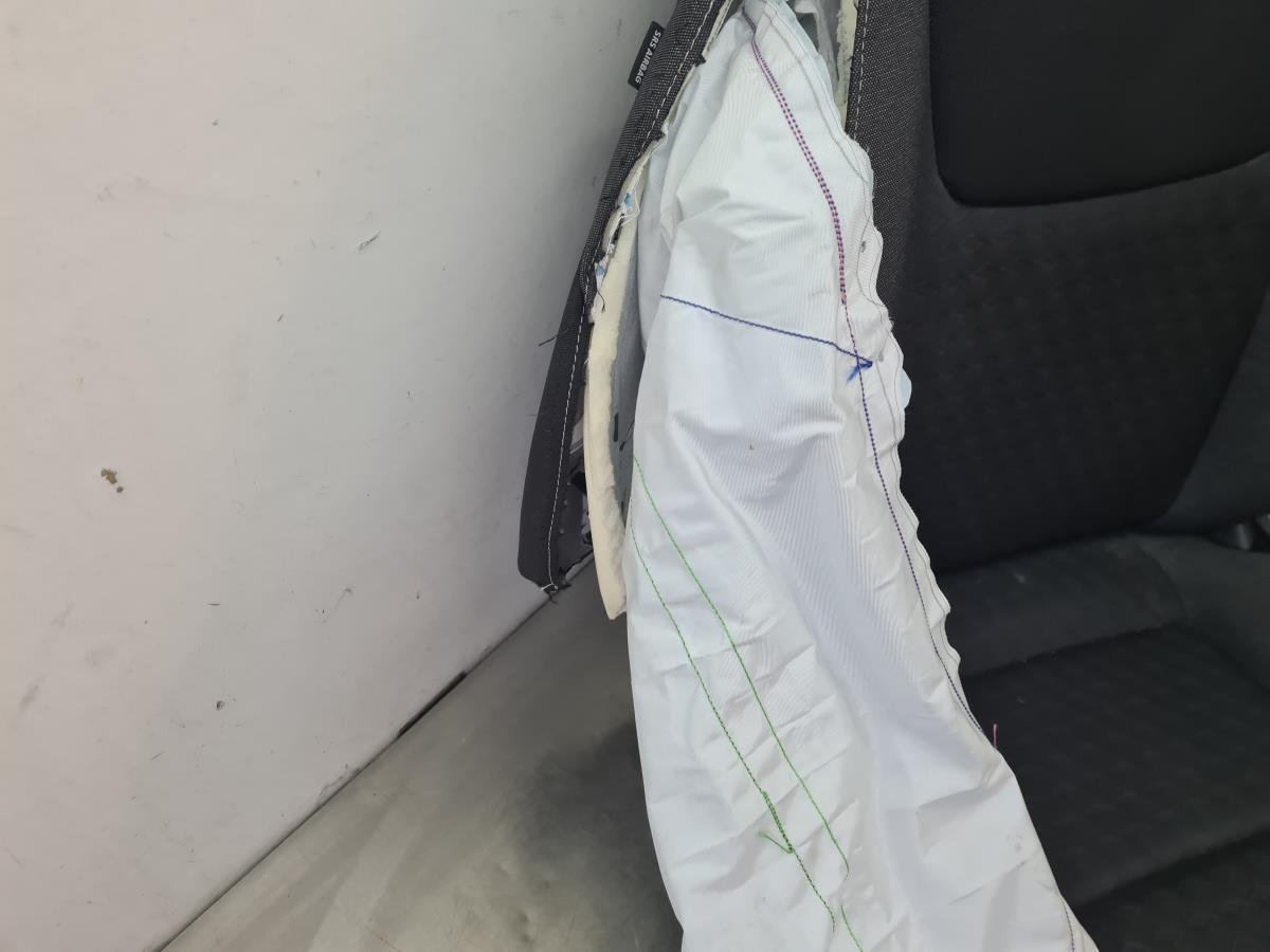 Conjunto de bancos TOYOTA Yaris (_P21_, _PA1_, _PH1_) Imagem-9