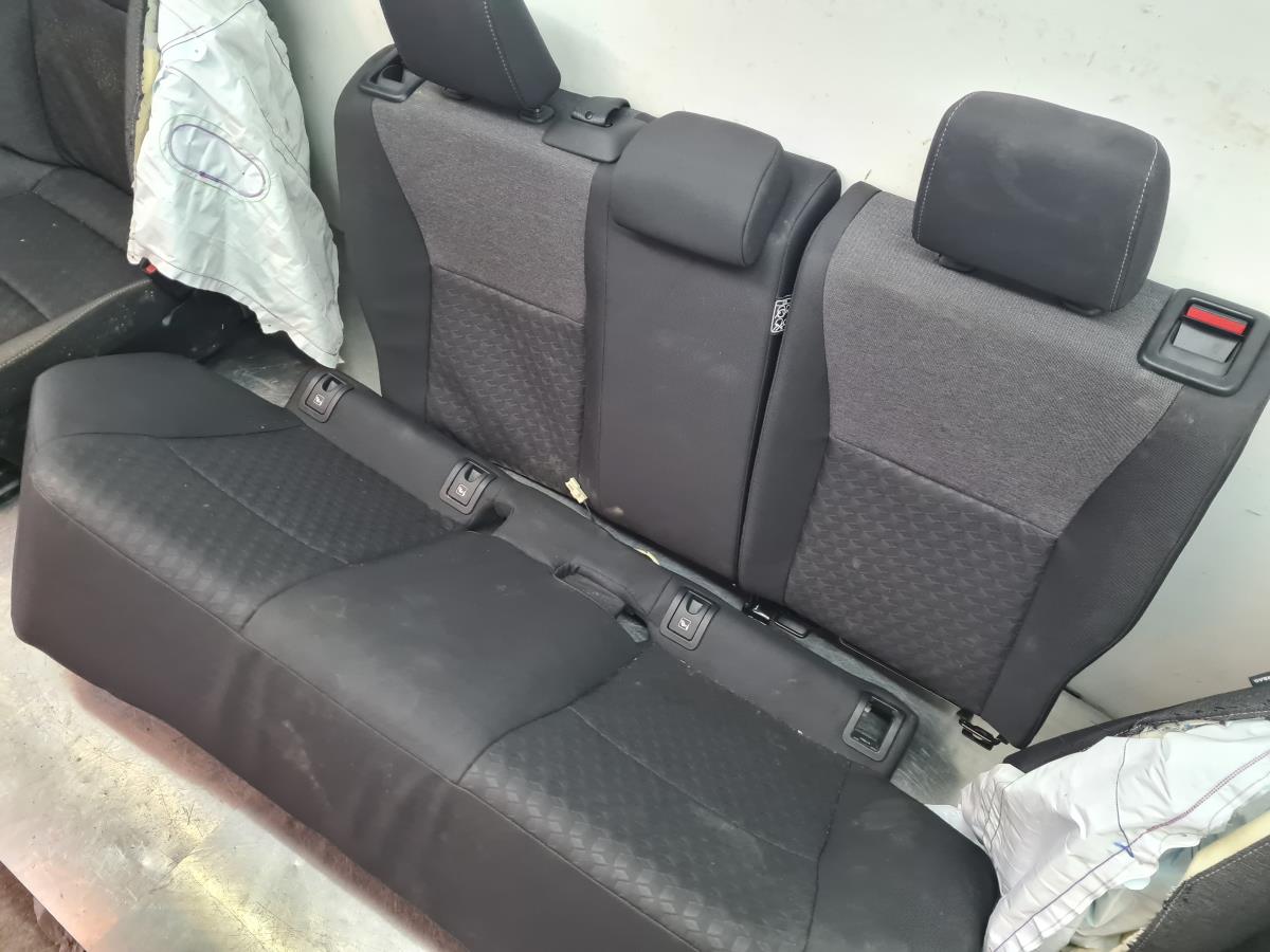 Conjunto de bancos TOYOTA Yaris (_P21_, _PA1_, _PH1_) Imagem-11