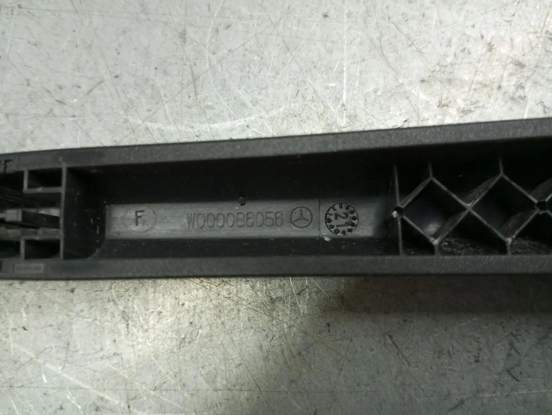 Brazo de limpiaparabrisas trasero MERCEDES-BENZ Classe B (W247) Imagem-3