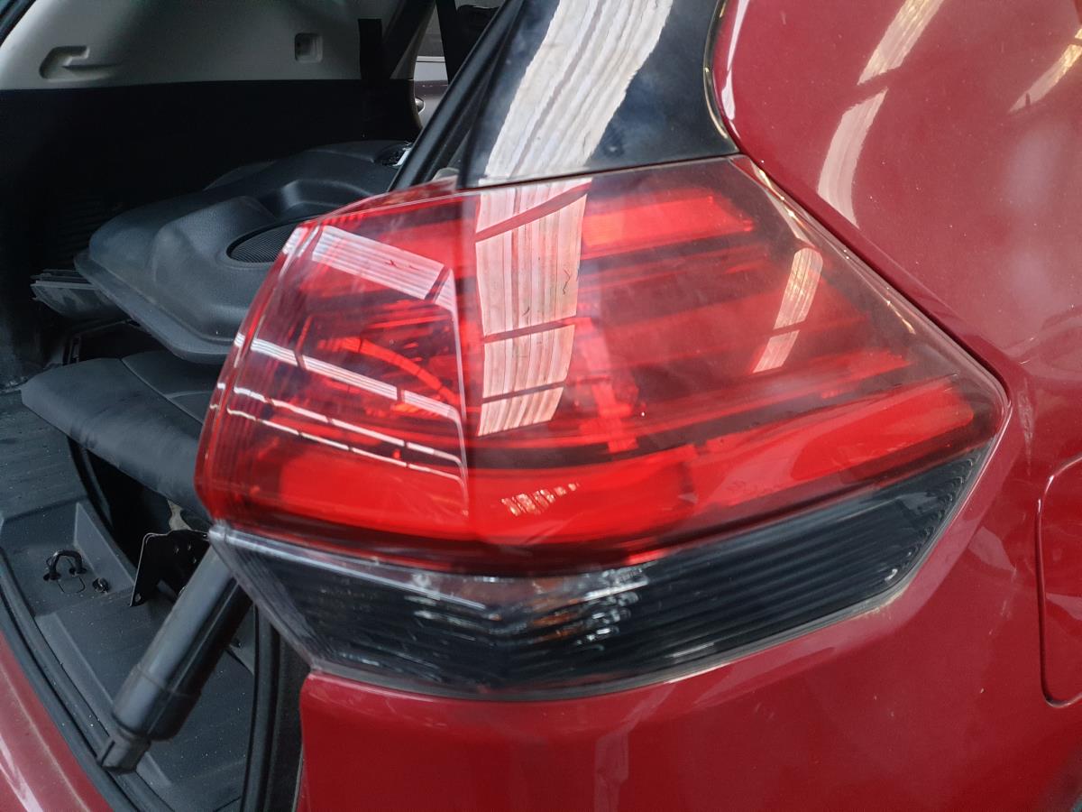 Feu arrière Droite NISSAN X-Trail (T32)