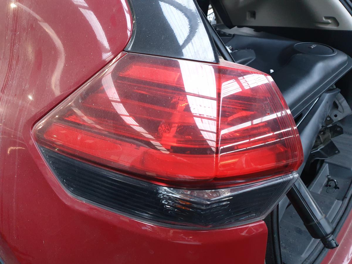 Feu arrière Gauche NISSAN X-Trail (T32)