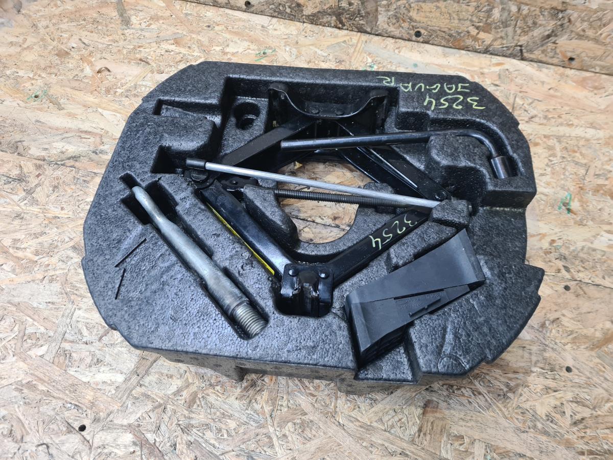 Cric JAGUAR XF (X250)