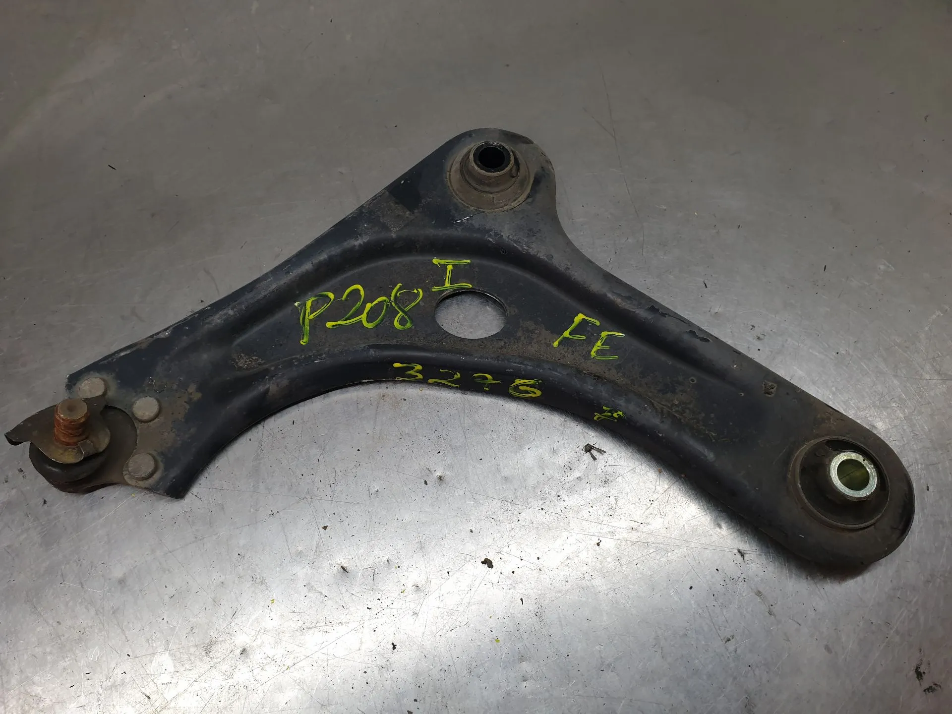 Left front suspension arm PEUGEOT 208