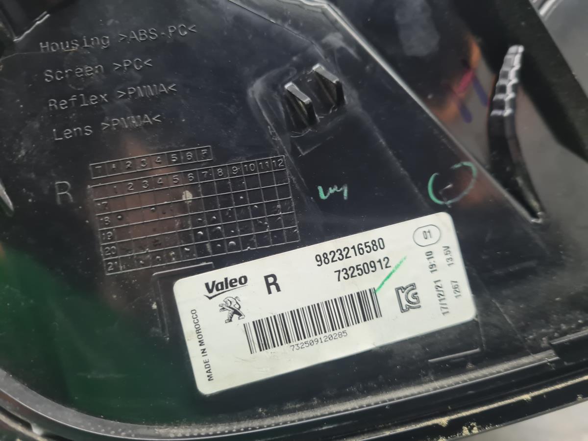 Feu arrière Droite PEUGEOT 208 II Imagem-3