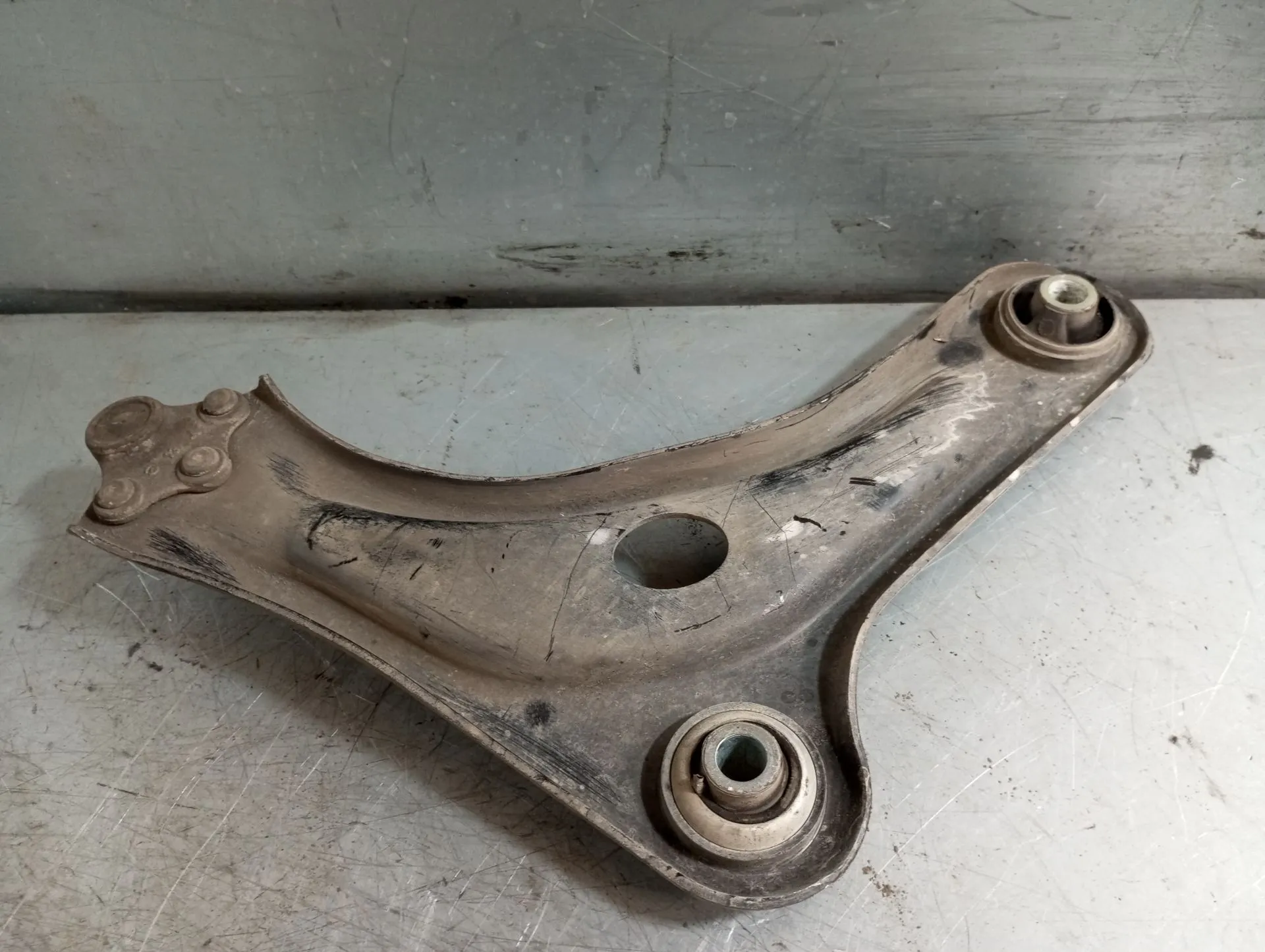 Braço de suspensão frente esquerdo PEUGEOT 2008 I (CU_) Imagem-1