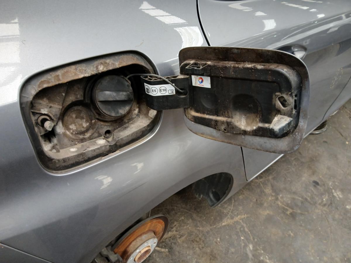 Tapa exterior combustible PEUGEOT 308 II Imagem-1