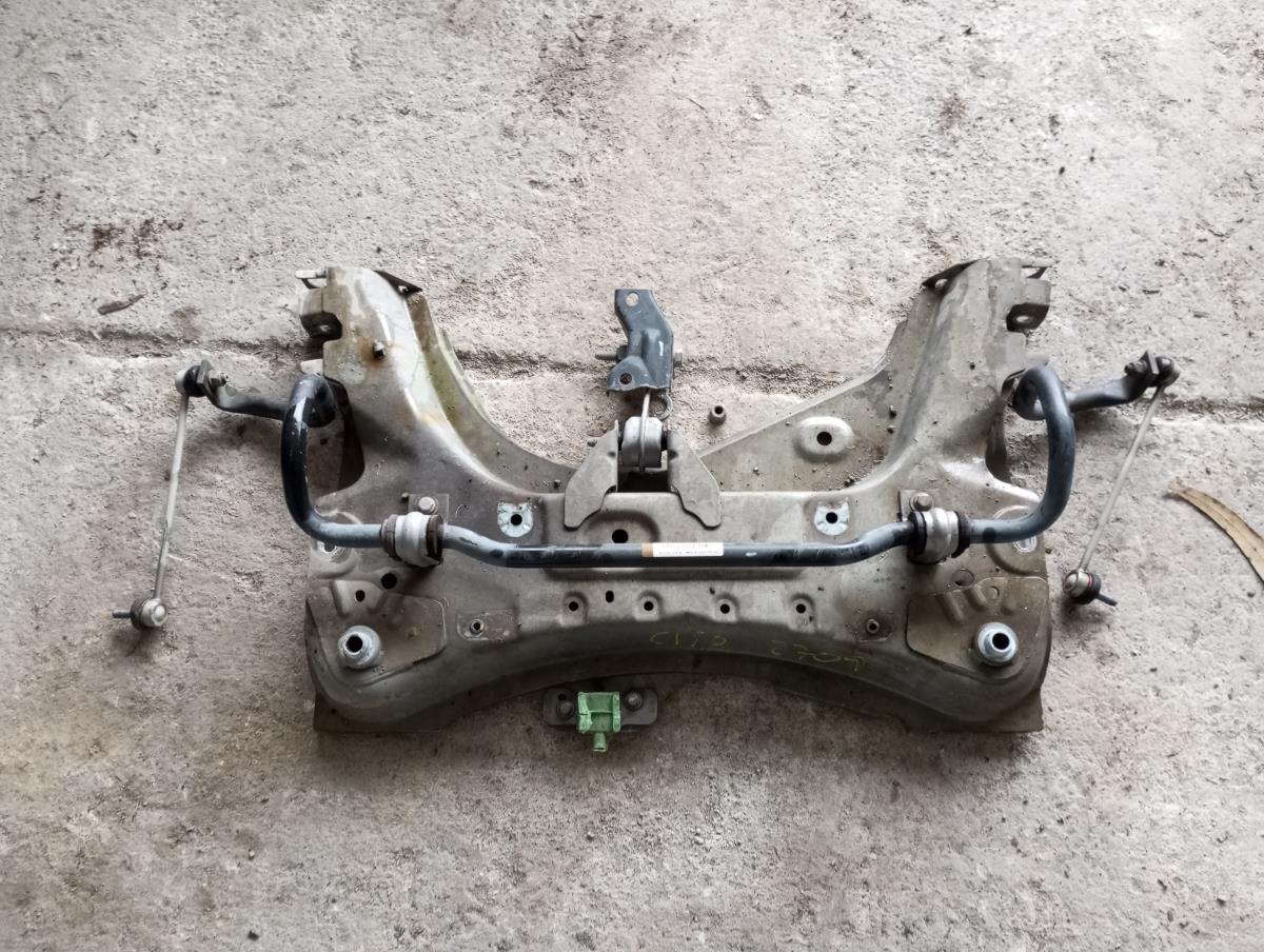 Charriot frente RENAULT Clio IV (BH_)