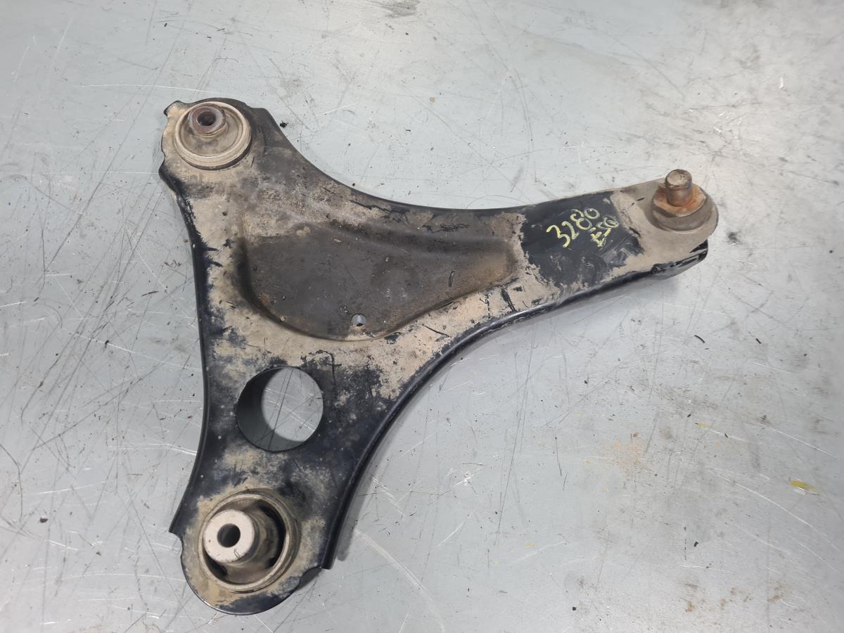 Brazo suspensión delantero izquierdo RENAULT Twingo III (BCM_)