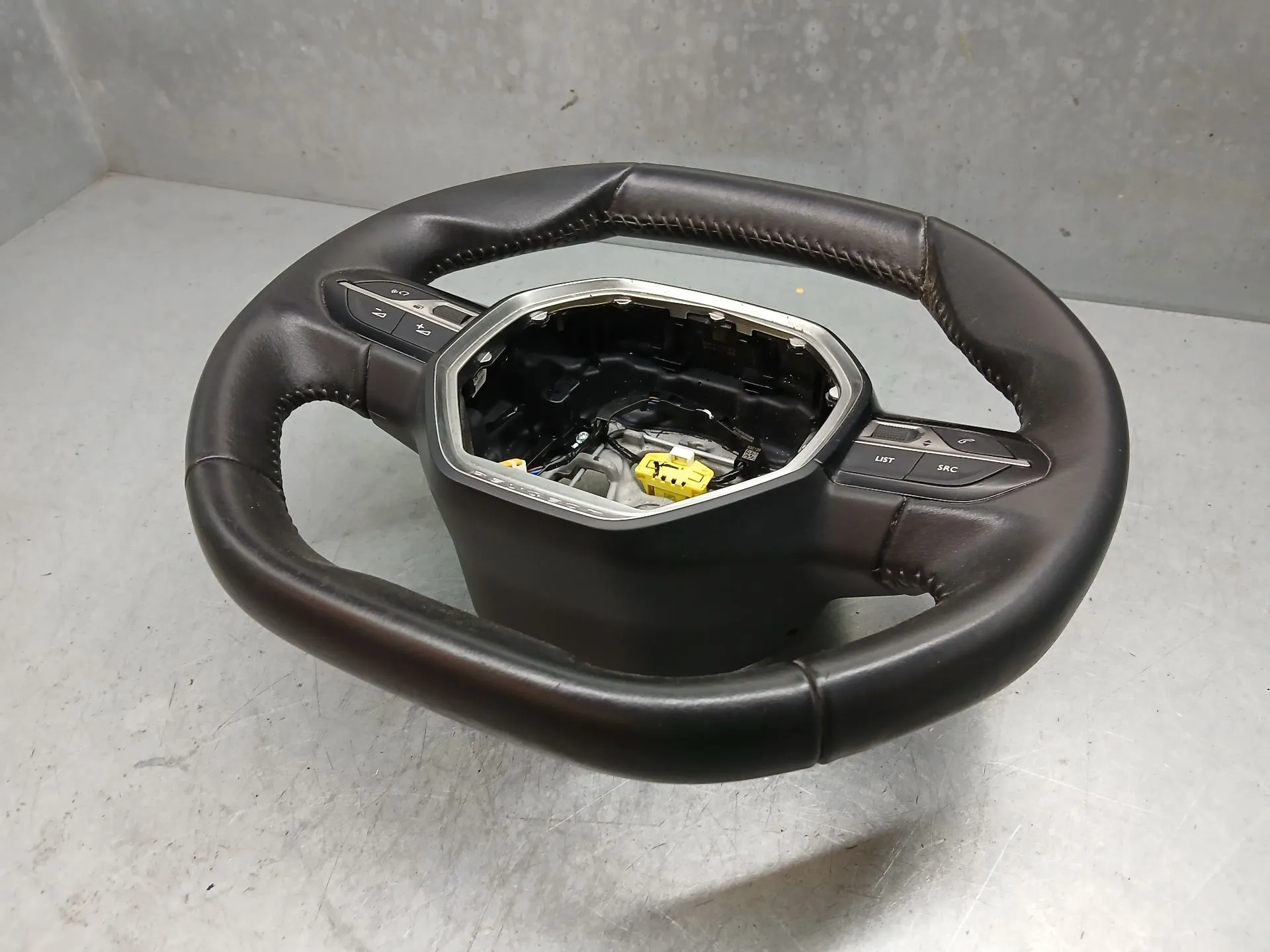 Volante PEUGEOT 2008 II (U_) Imagem-1