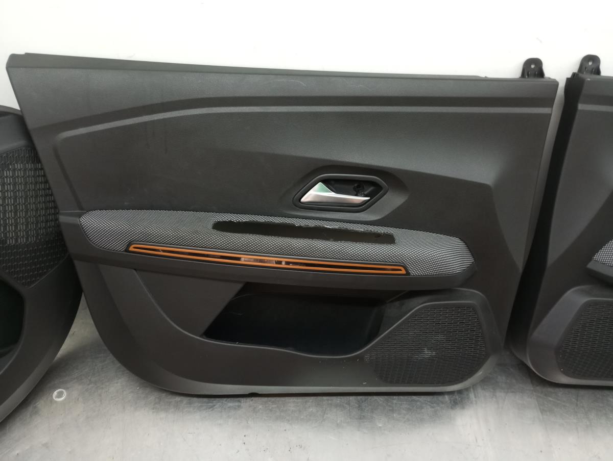 Forra porta / quartela frente esquerda DACIA Sandero III