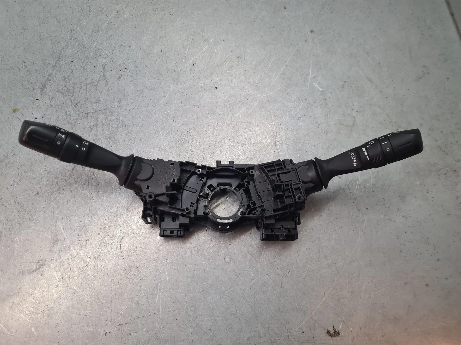 Conjunto / manetes de luzes e limpa vidros TOYOTA Auris Touring Sports (_E18_)