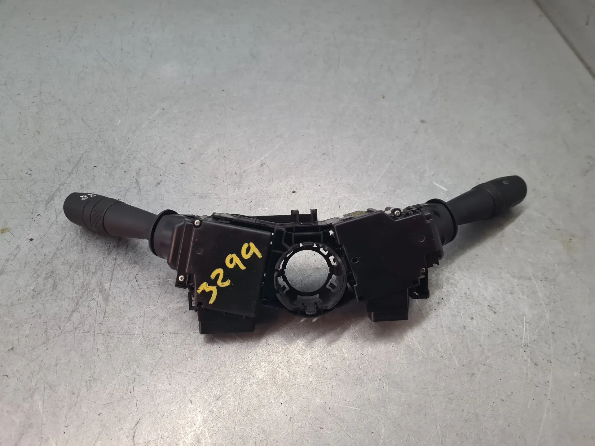 Conjunto / manetes de luzes e limpa vidros TOYOTA Auris Touring Sports (_E18_) Imagem-1