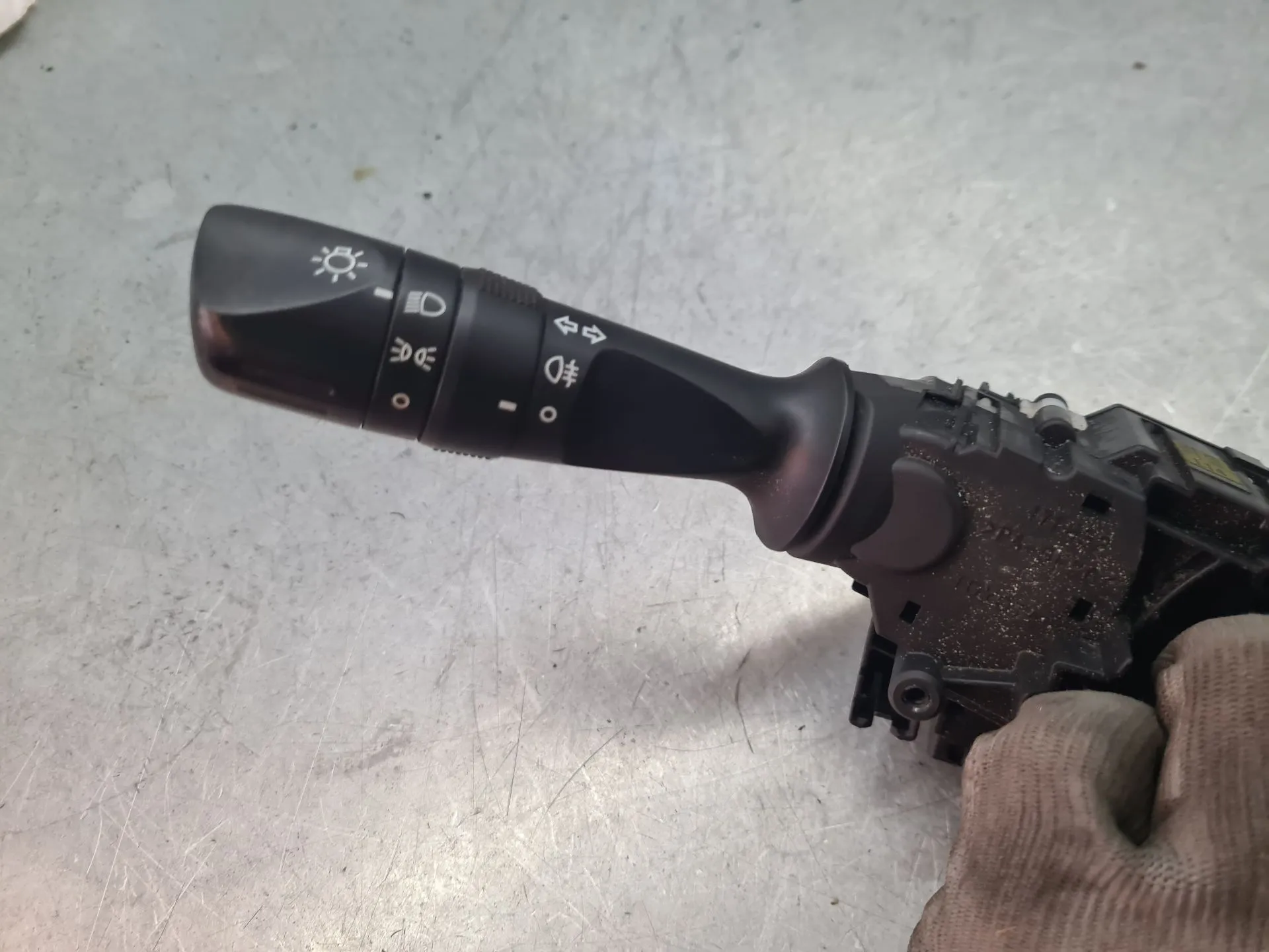 Conjunto / manetes de luzes e limpa vidros TOYOTA Auris Touring Sports (_E18_) Imagem-2