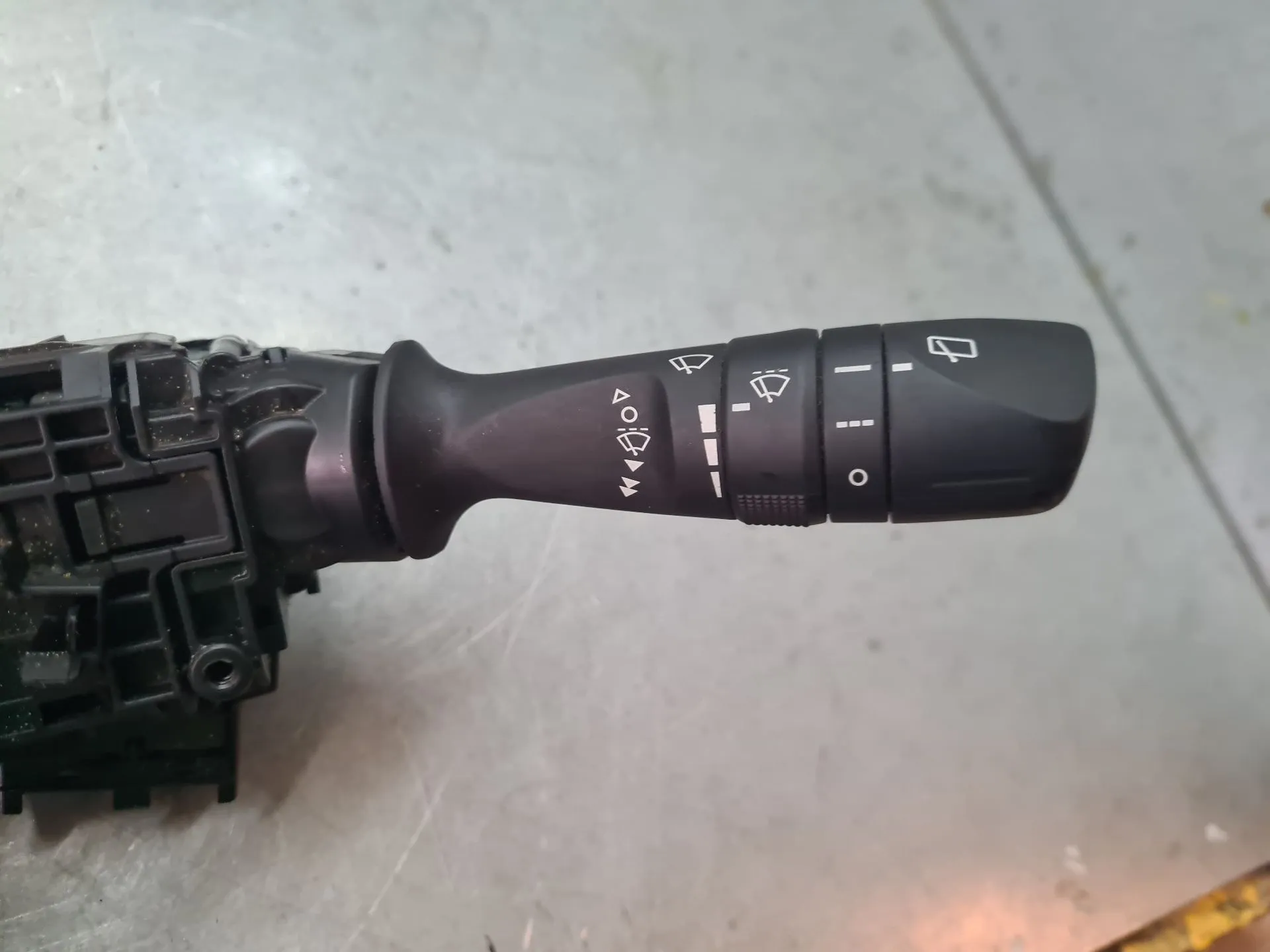 Conjunto / manetes de luzes e limpa vidros TOYOTA Auris Touring Sports (_E18_) Imagem-3