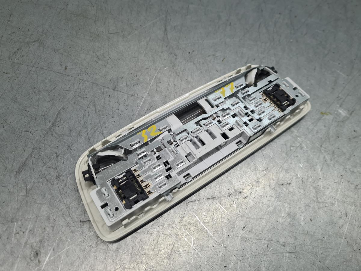 Plafonier trás MERCEDES-BENZ Classe A (W176) Imagem-1