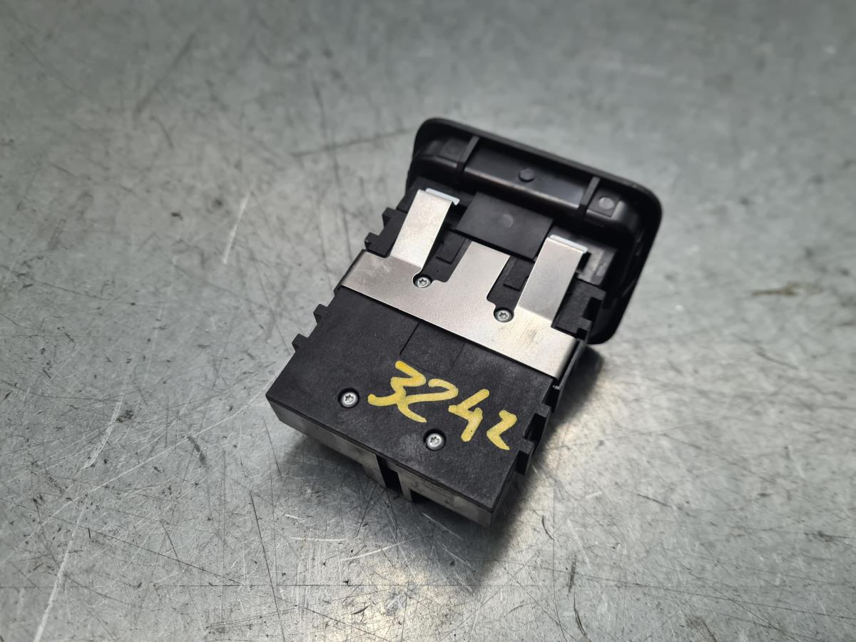 Botão / interruptor travão de parque MERCEDES-BENZ Classe A (W176) Imagem-1