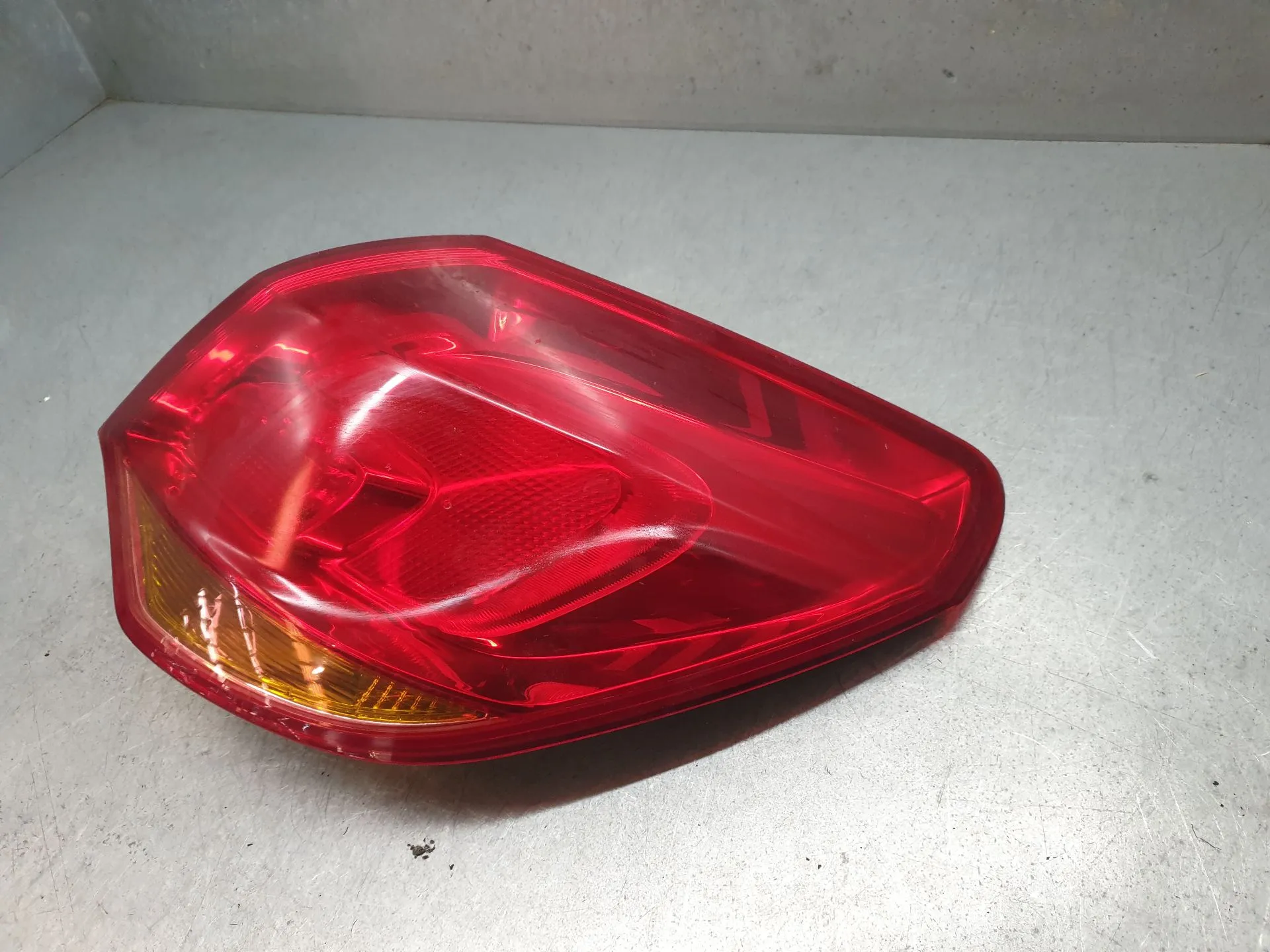 Feu arrière Droite OPEL Astra J Imagem-1