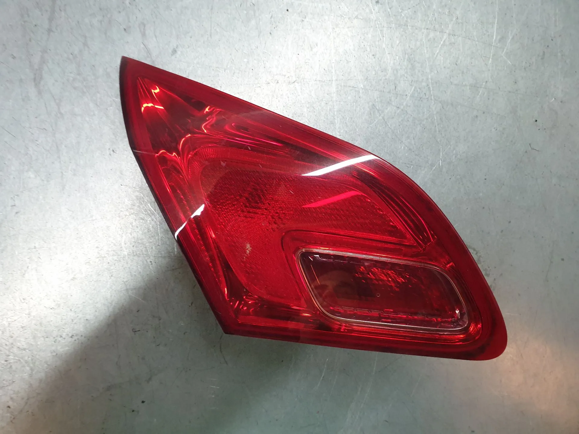 Left Tailgate light  OPEL Astra J Imagem-1