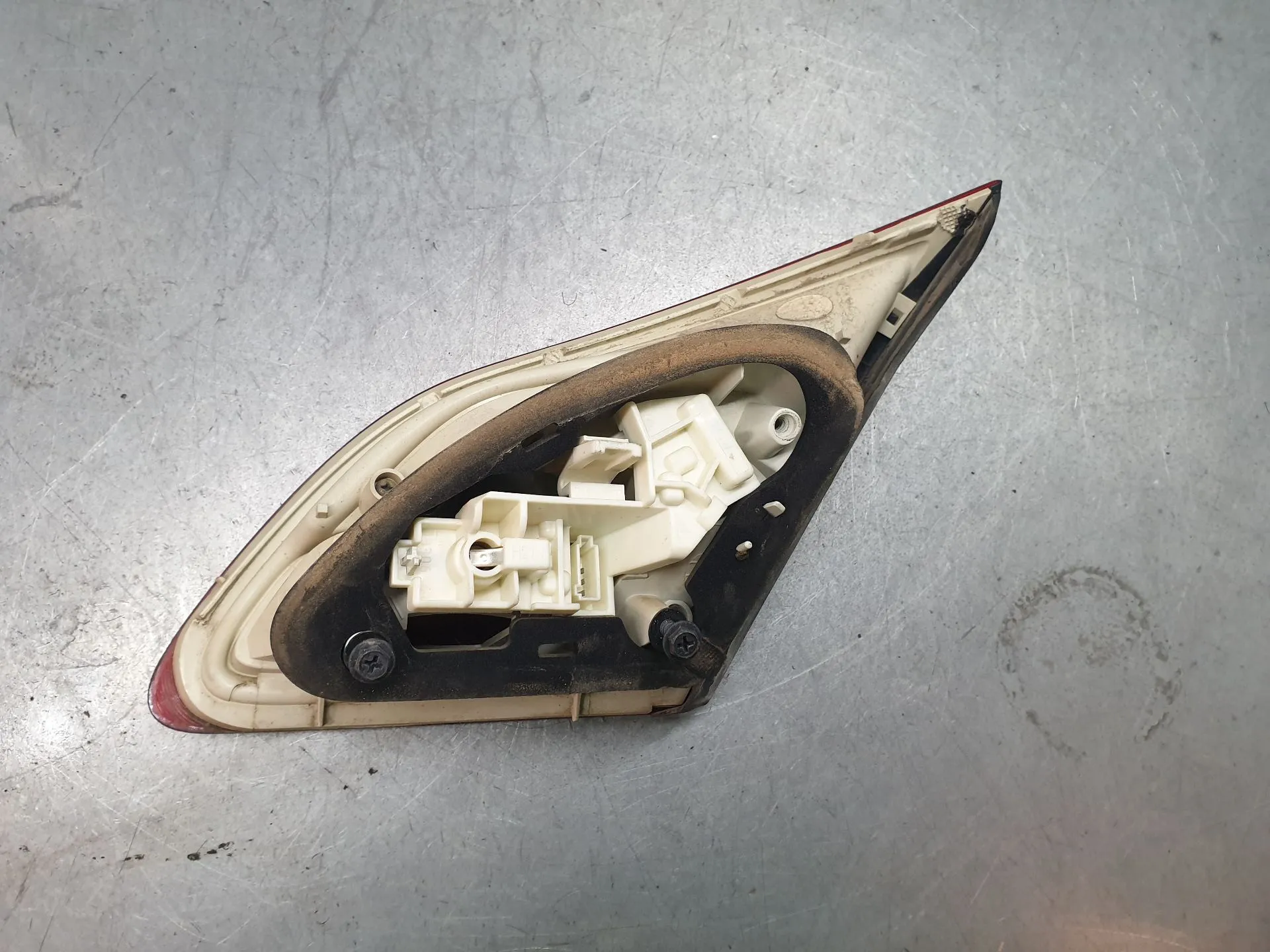 Left Tailgate light  OPEL Astra J Imagem-2