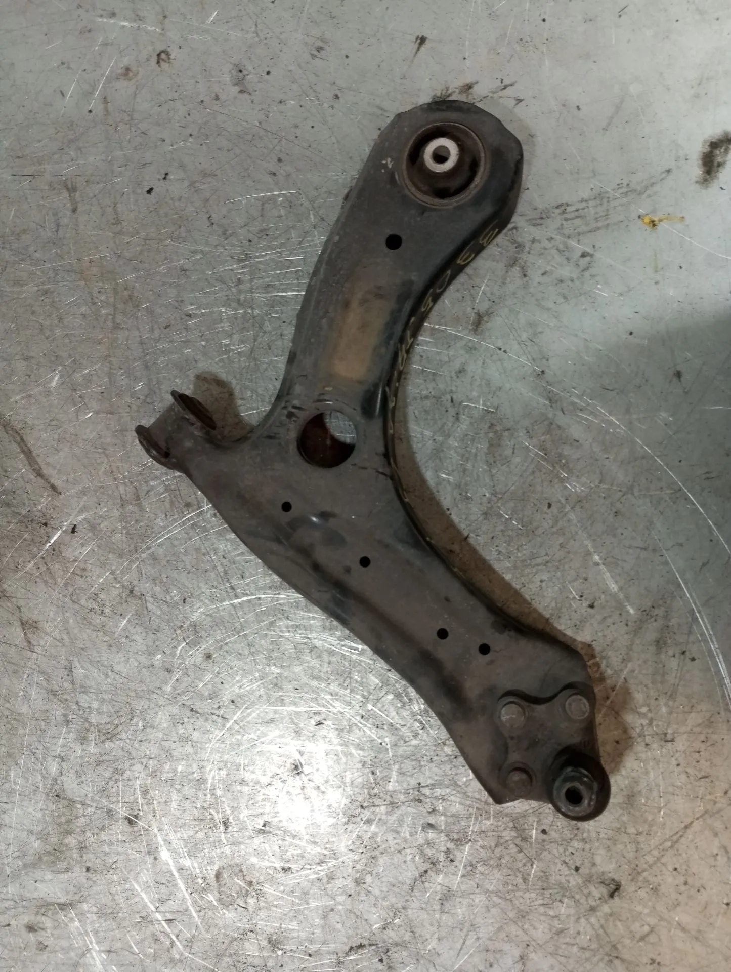 Brazo suspensión delantero izquierdo SEAT Ibiza IV (6J5, 6P1)