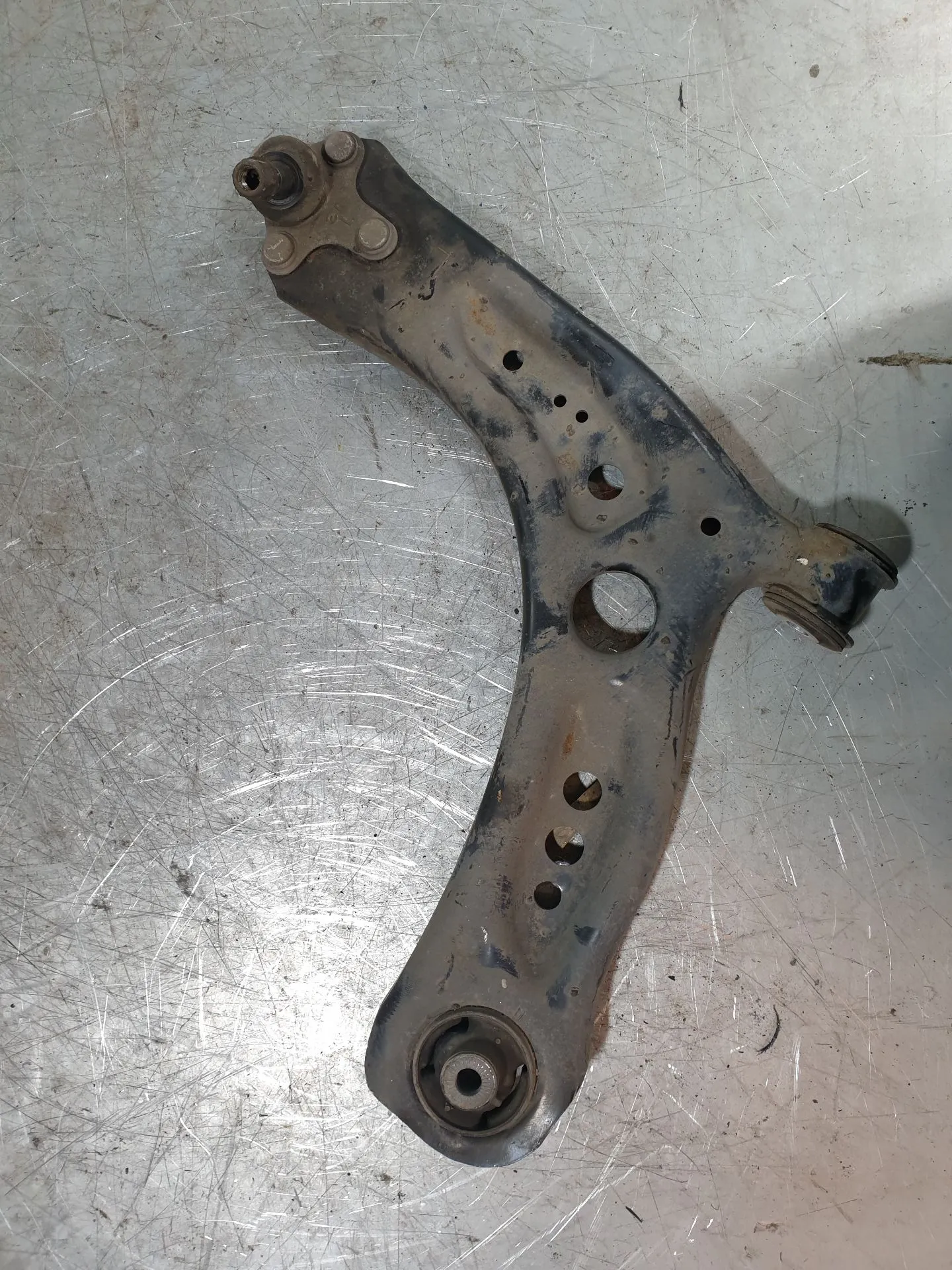 Braccio di sospensione anteriore sinistro SEAT Leon (5F1)