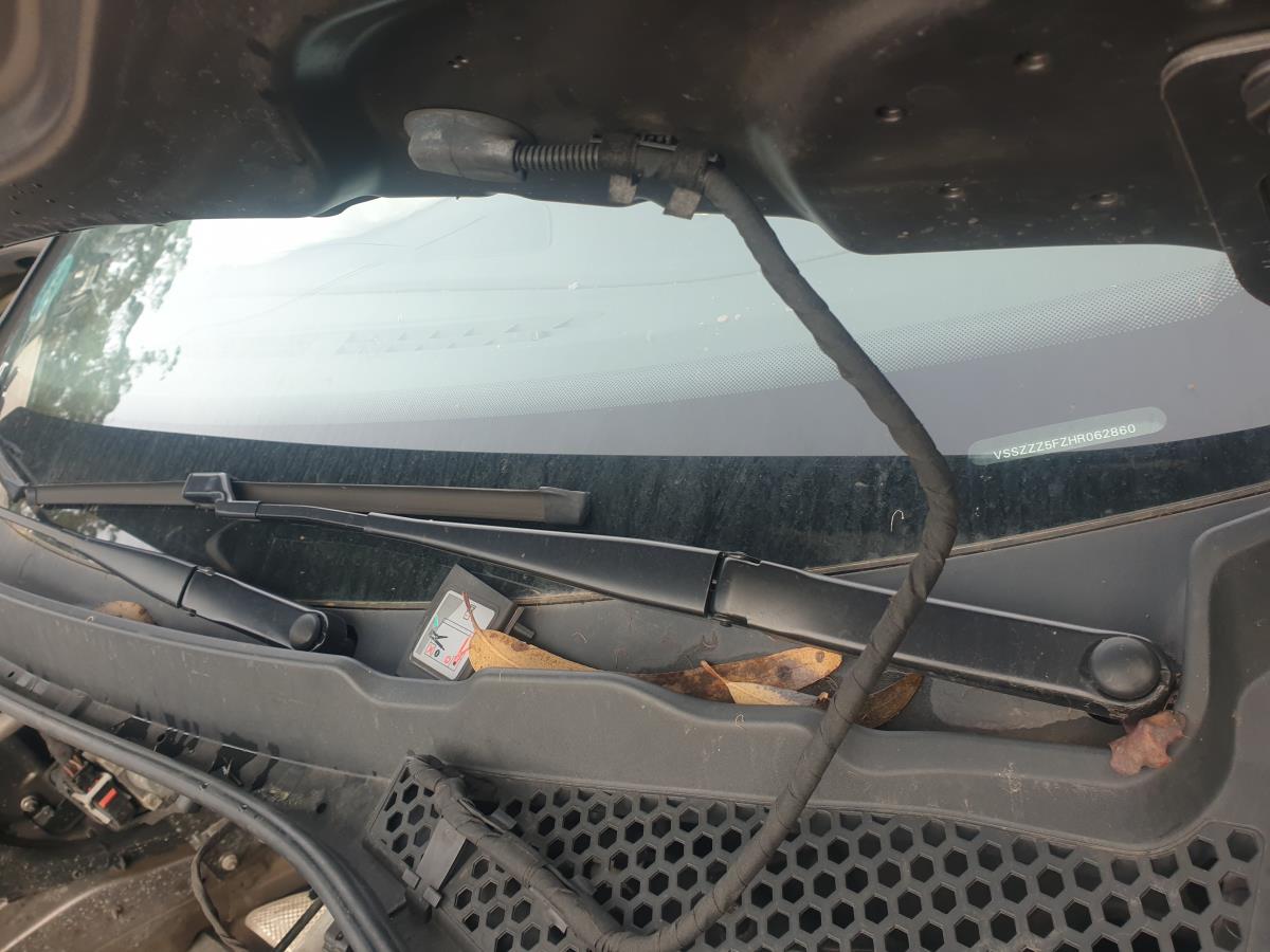 Windscreen wiper arm Left front SEAT Leon (5F1)