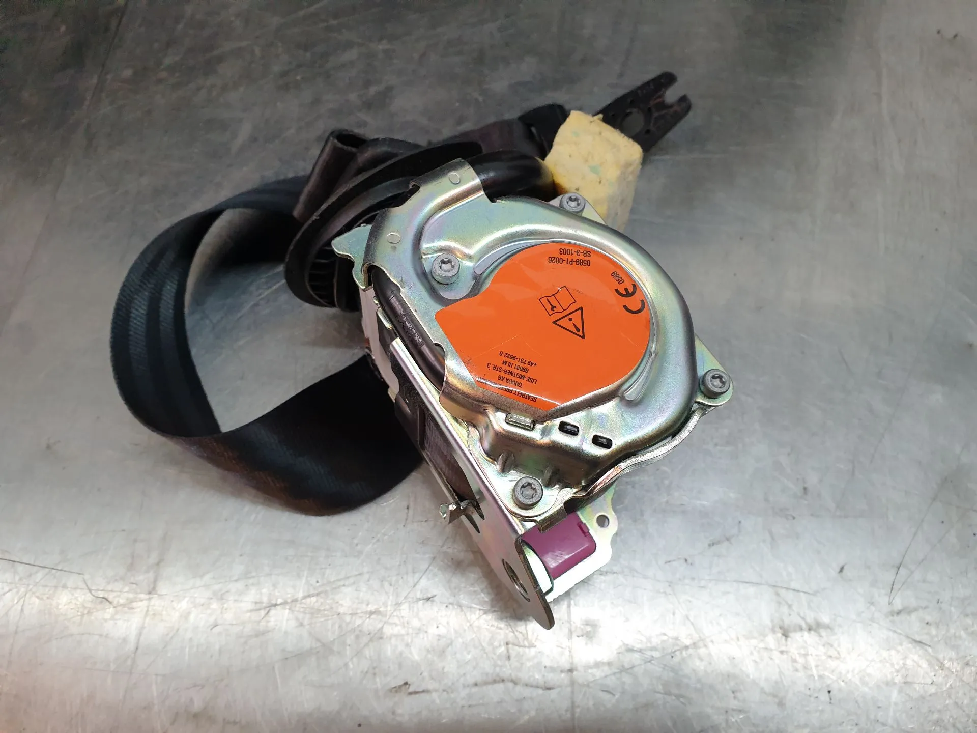 Right front seatbelt pretensioner SEAT Arona (KJ7) Imagem-1