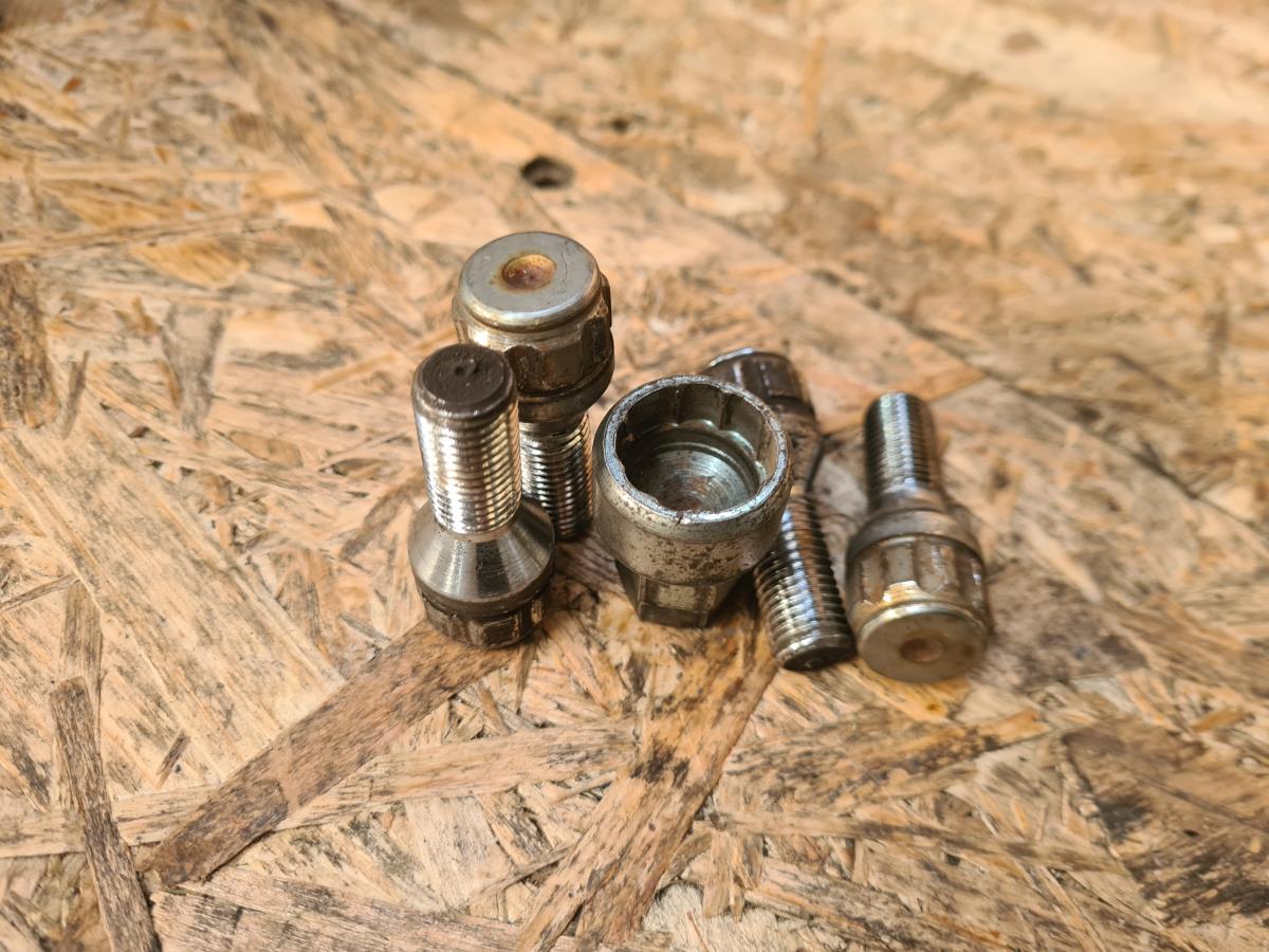 Parafuso anti-roubo RENAULT Clio IV (BH_)
