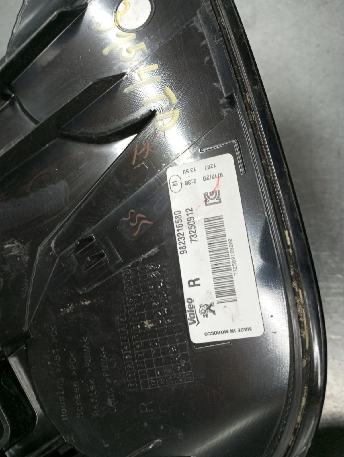 Feu arrière Droite PEUGEOT 208 II Imagem-4