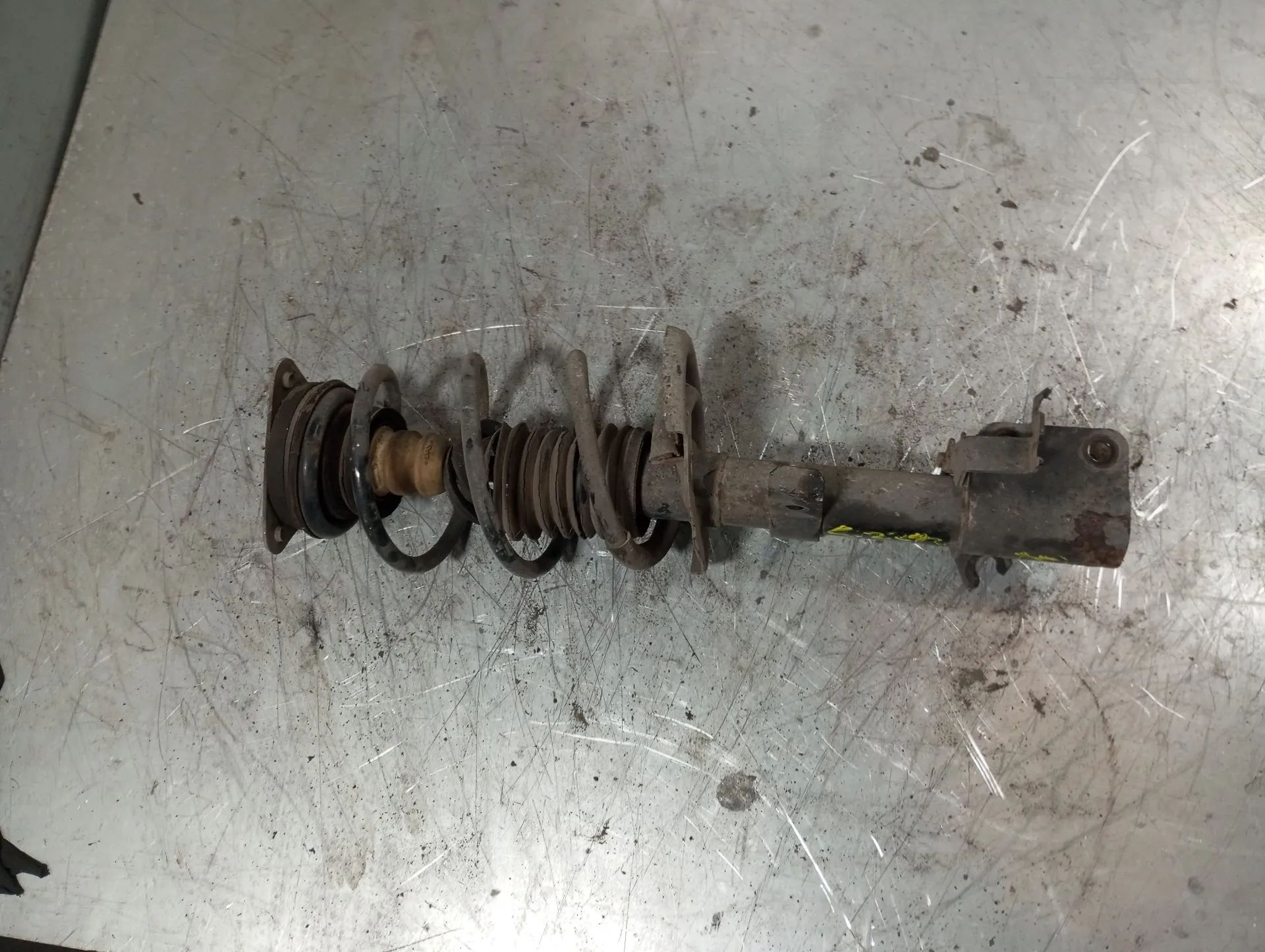 Right Front Shock Absorber RENAULT Clio IV (BH_)