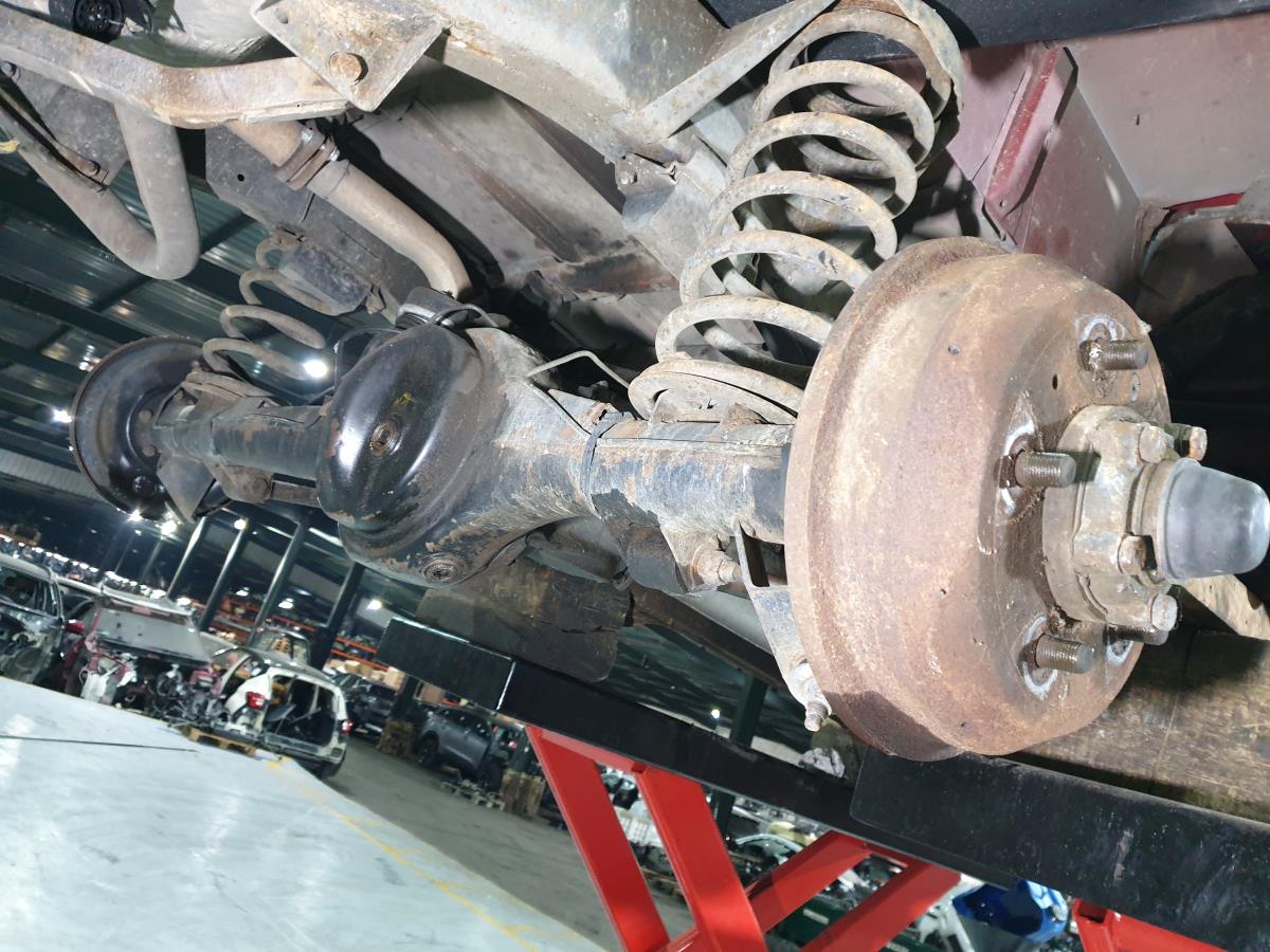 Eixo traseiro tambor LAND ROVER Defender Cabrio (L316)