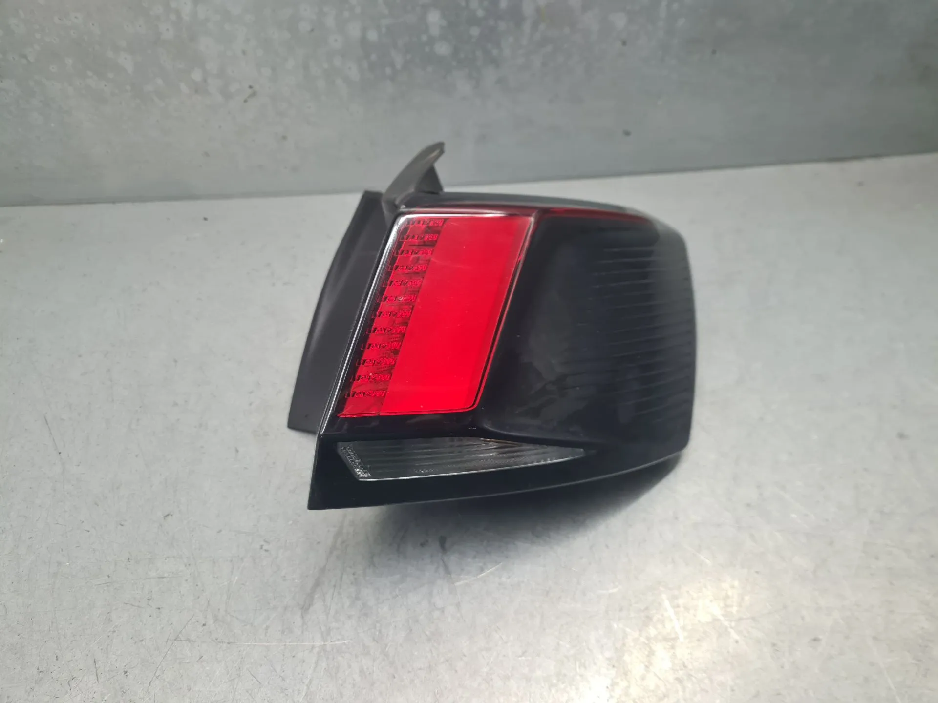 Feu arrière Droite PEUGEOT 3008 II (M_)