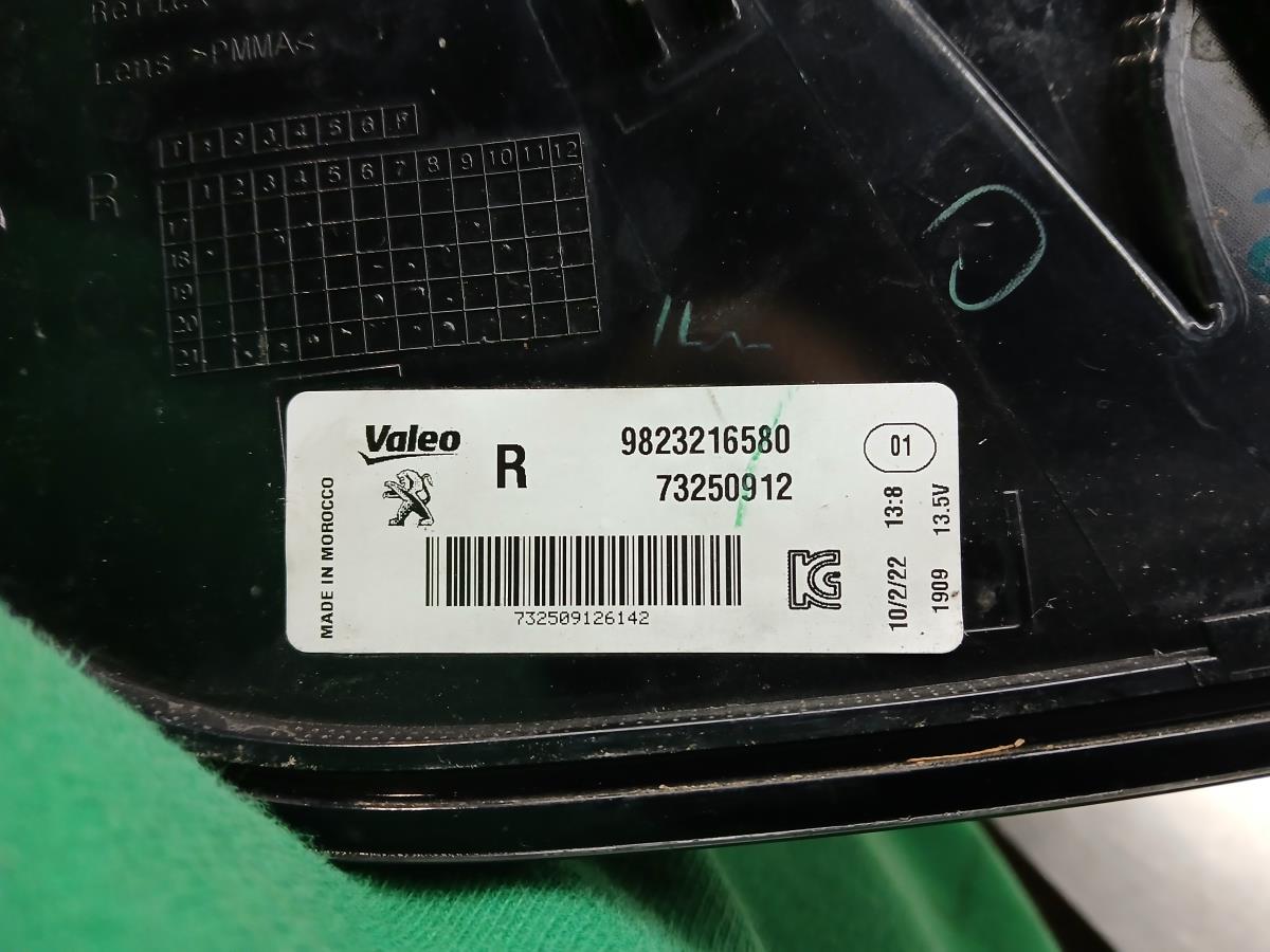 Feu arrière Droite PEUGEOT 208 II Imagem-8