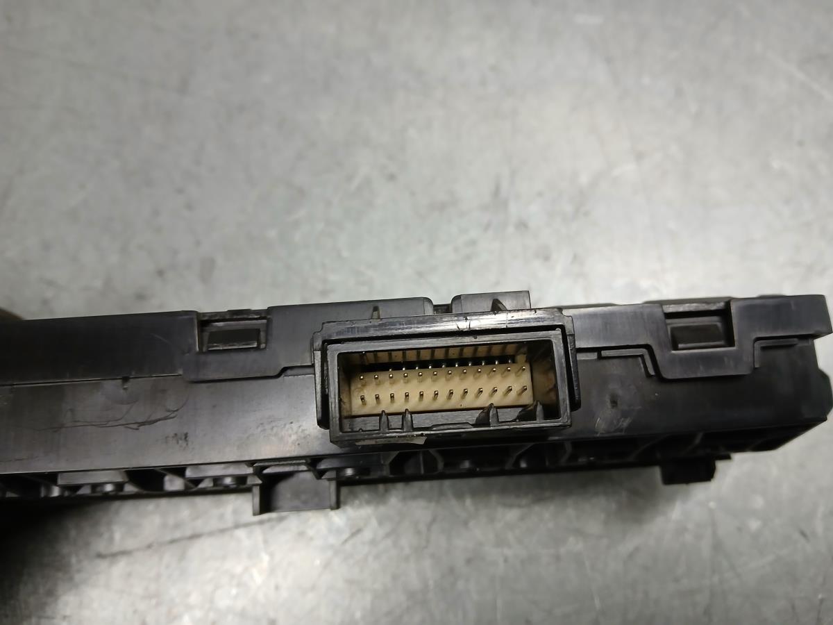 Pulsanti luci di emergenza DACIA Duster (HM_) Imagem-3