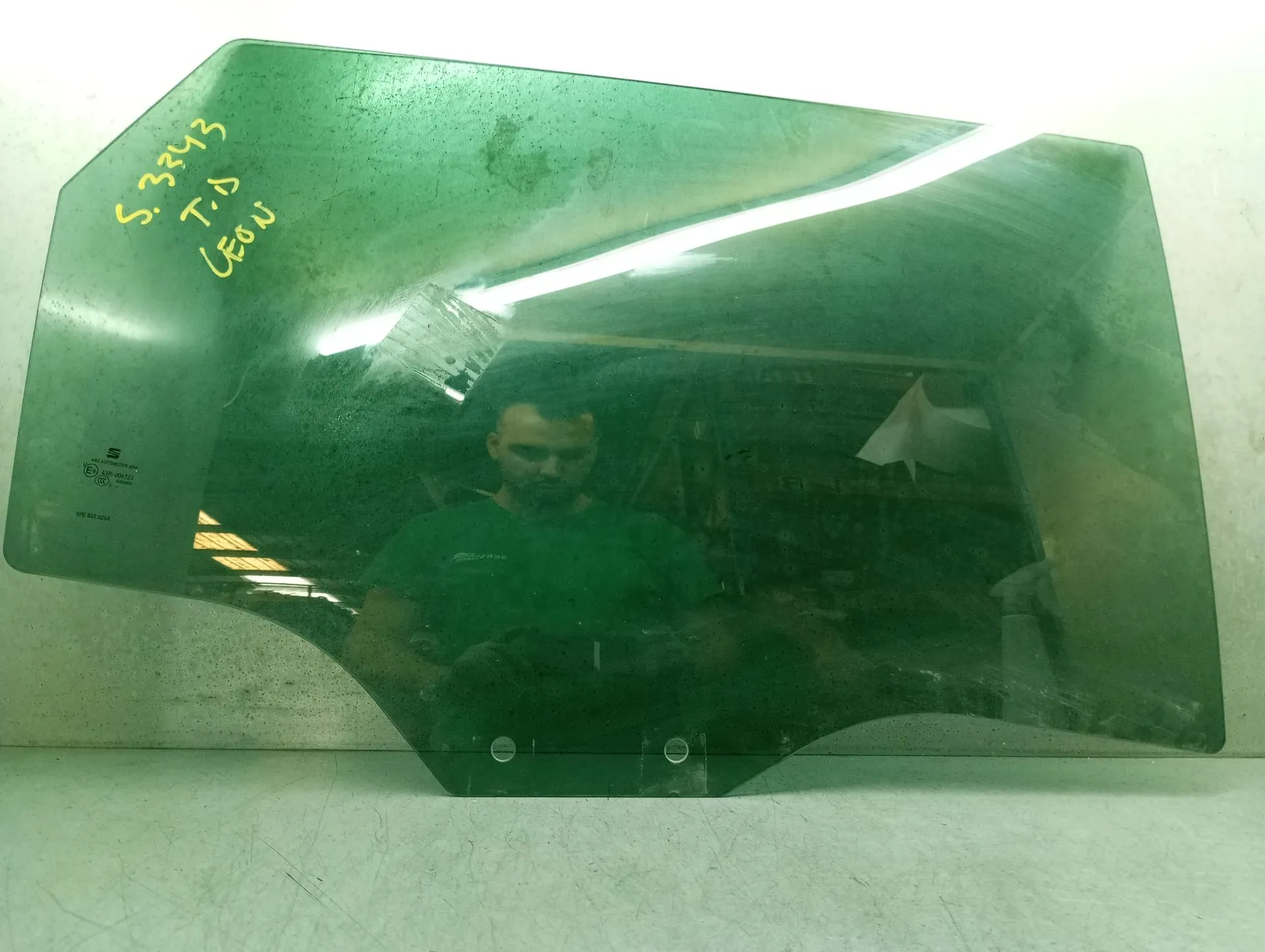 Right rear door glass SEAT Leon Sportstourer (KL8) Imagem-1