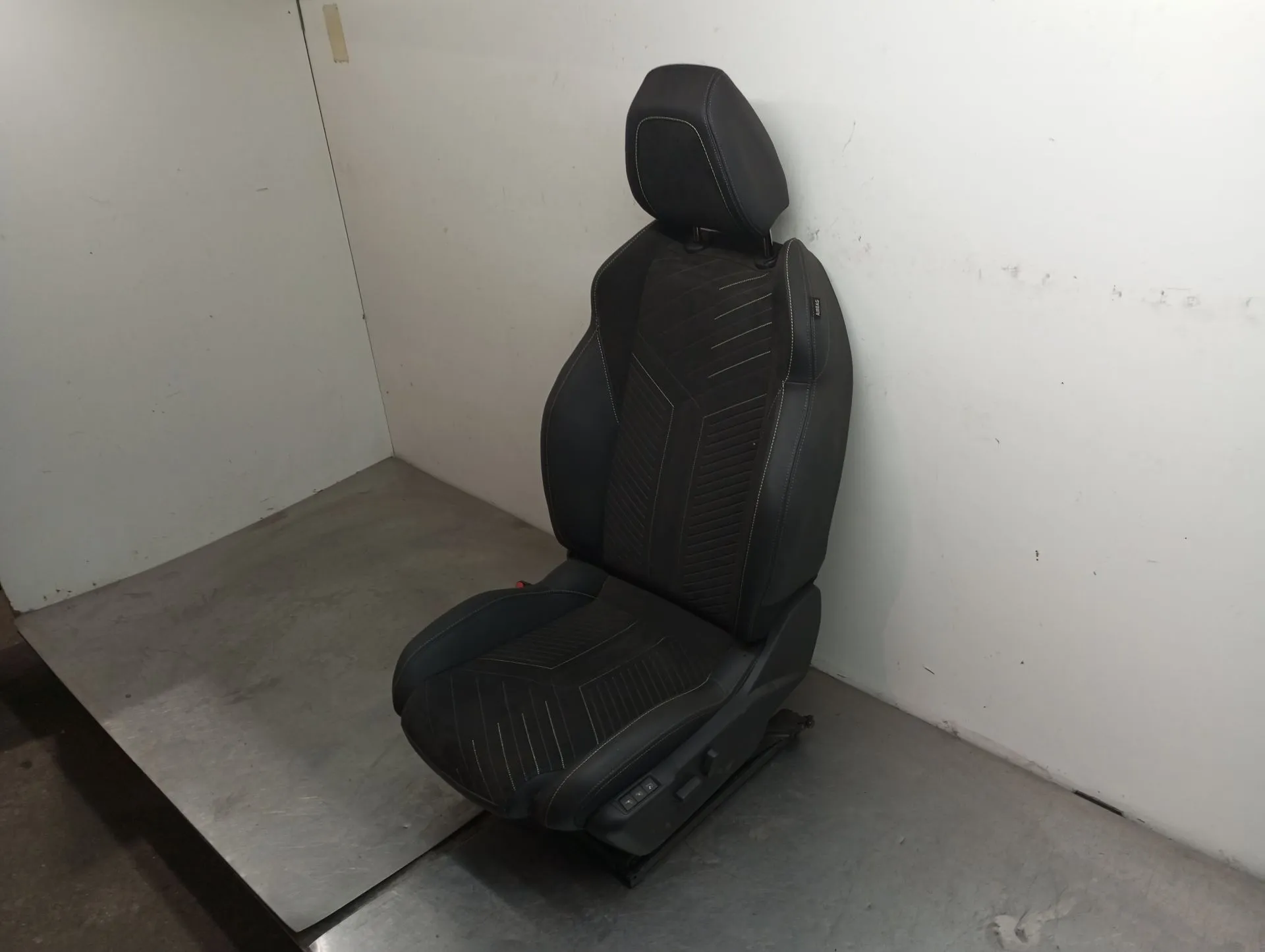 Sedile Anteriore Sinistro PEUGEOT 208 II Imagem-1