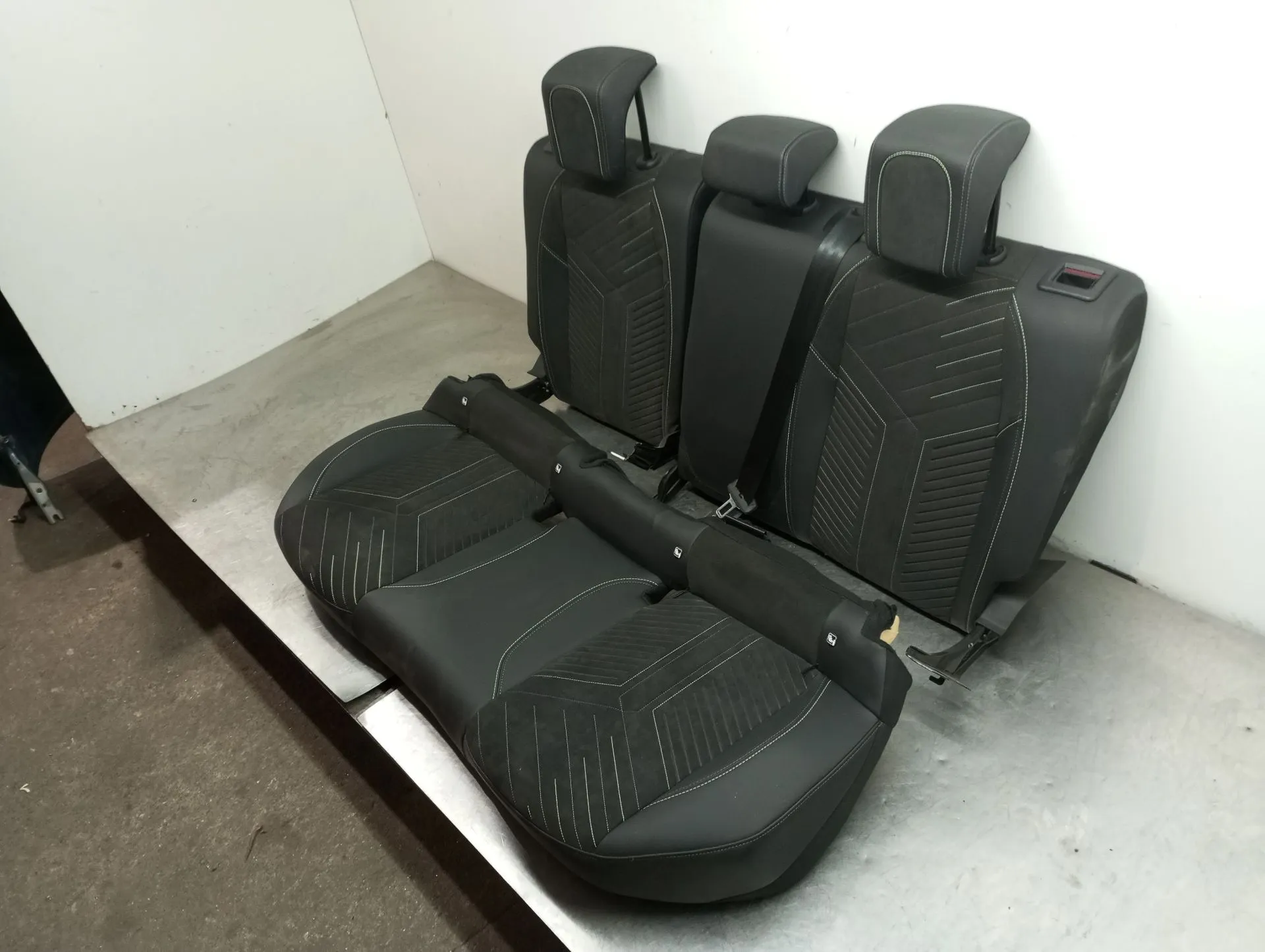 Rear Seat PEUGEOT 208 II Imagem-1