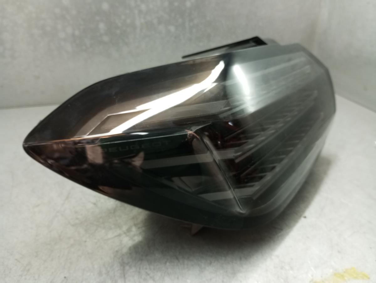 Left Tail light PEUGEOT 208 II Imagem-1