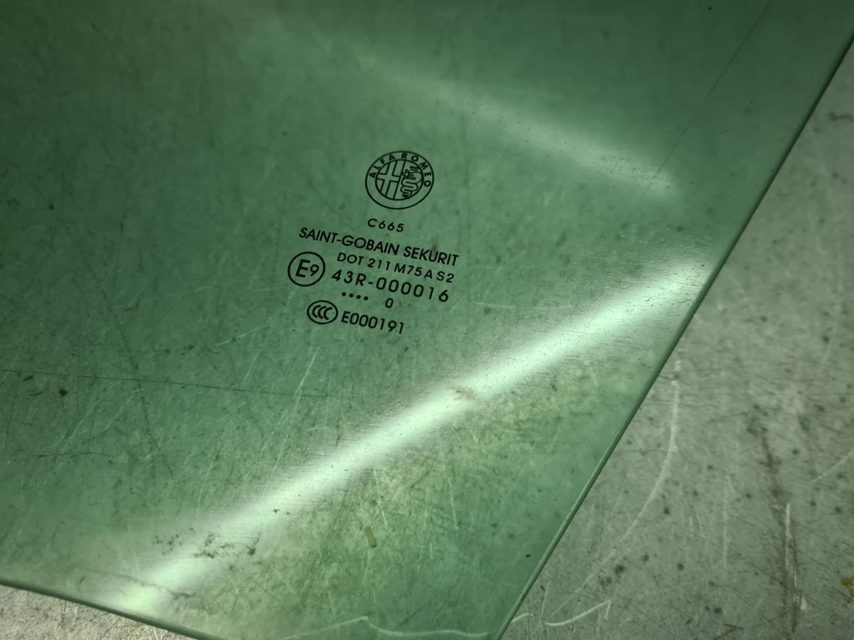 Left front door glass ALFA ROMEO Giulietta (940_) Imagem-1