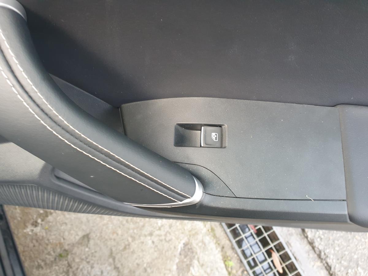 Mando / interruptor elevalunas delantero derecho SEAT Leon (KL1)