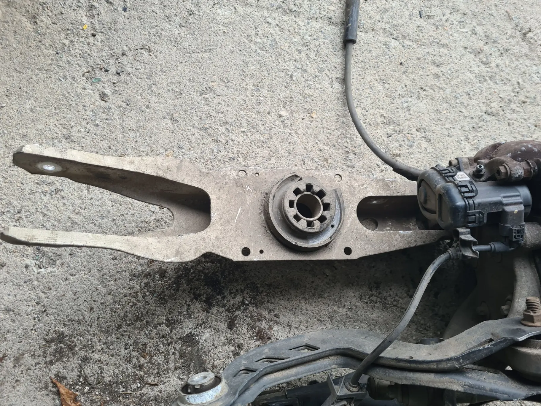 Left rear suspension arm MERCEDES-BENZ Classe A (W176)