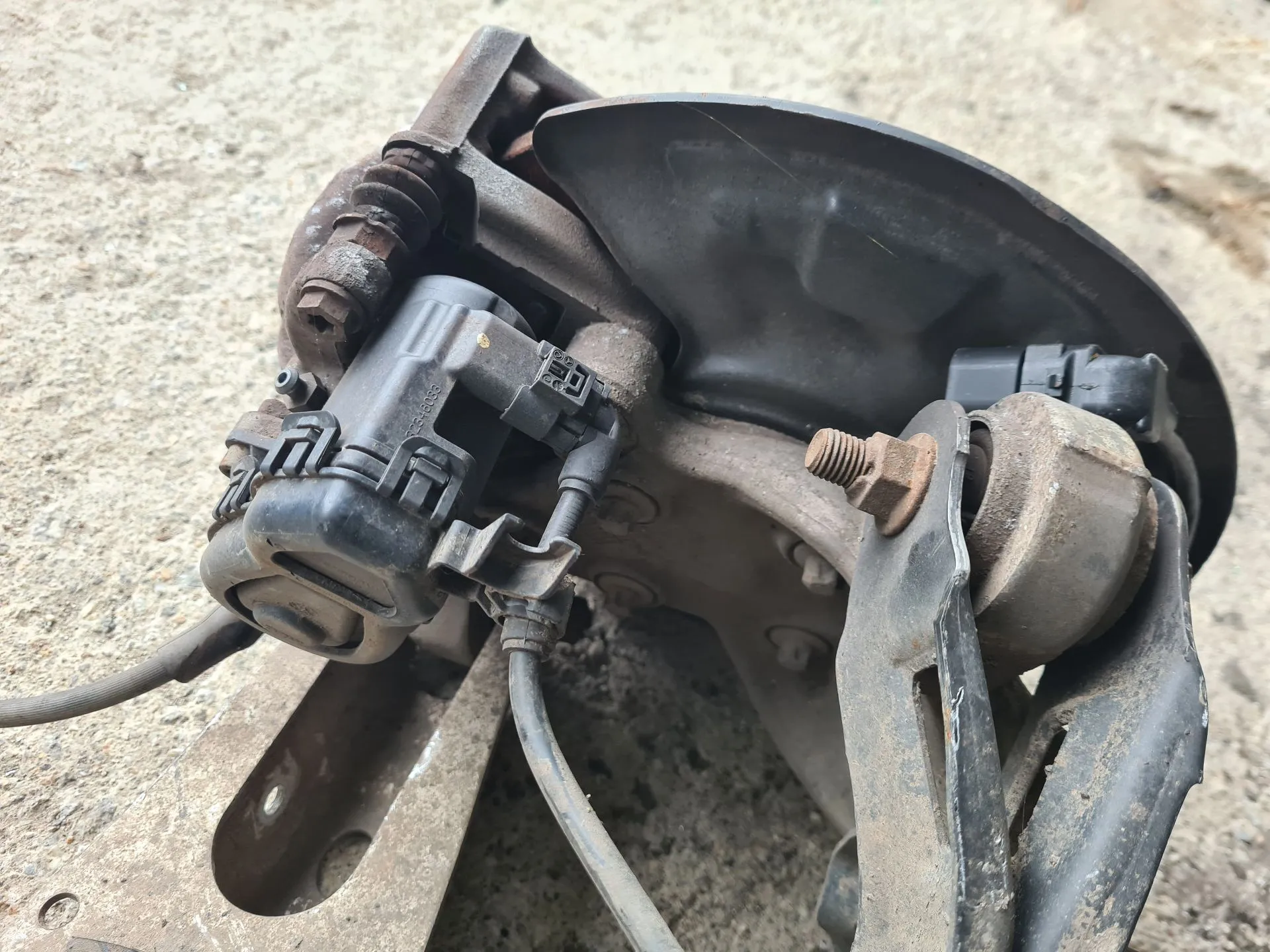 Left rear steering knuckle MERCEDES-BENZ Classe A (W176) Imagem-1