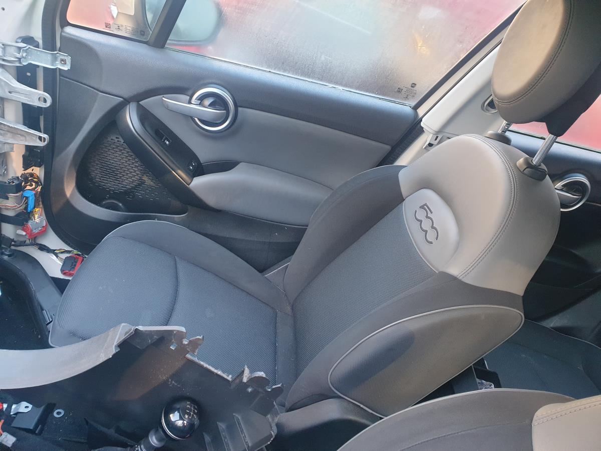 Seats set FIAT 500X (334_)