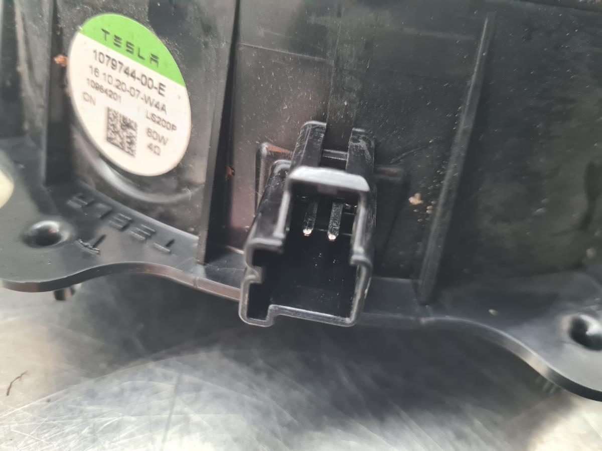 Colonne de son TESLA Model 3 (5YJ3) Imagem-1