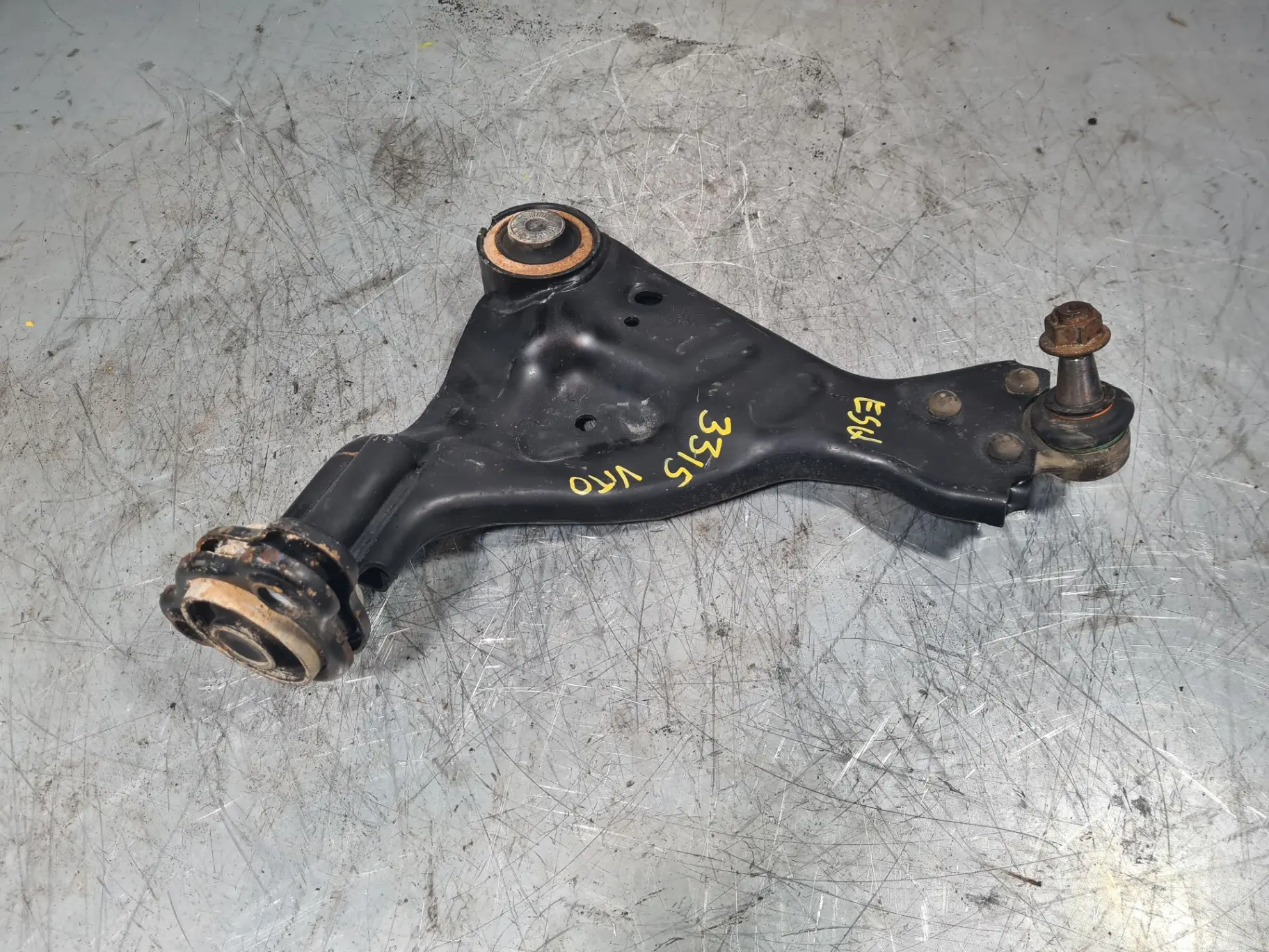 Braccio di sospensione anteriore sinistro MERCEDES-BENZ Vito (W447)