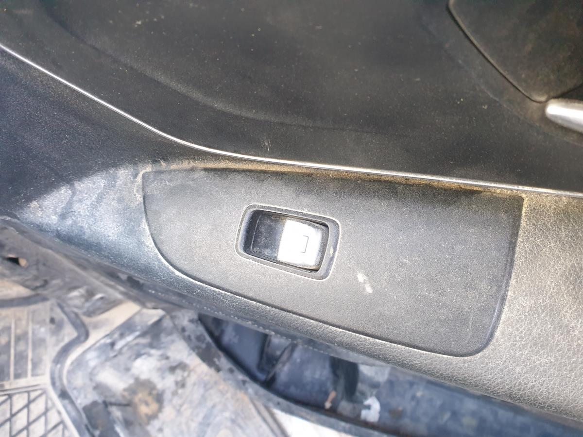 Mando / interruptor elevalunas delantero derecho MERCEDES-BENZ Vito (W447)