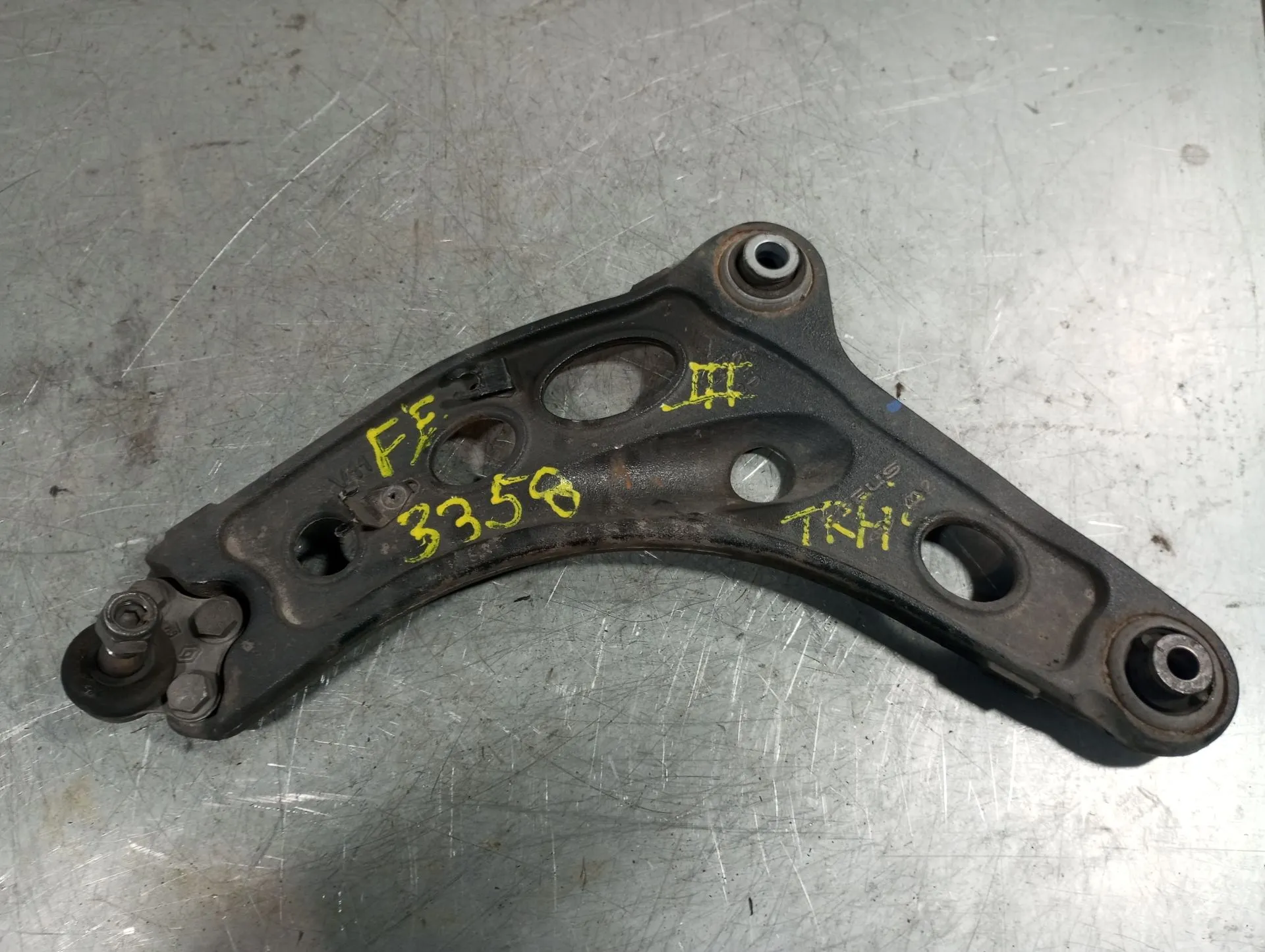 Braccio di sospensione anteriore sinistro RENAULT Trafic III Combi (JG_)