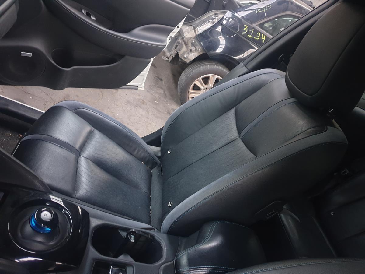 Seats set NISSAN Leaf EV (ZE1)