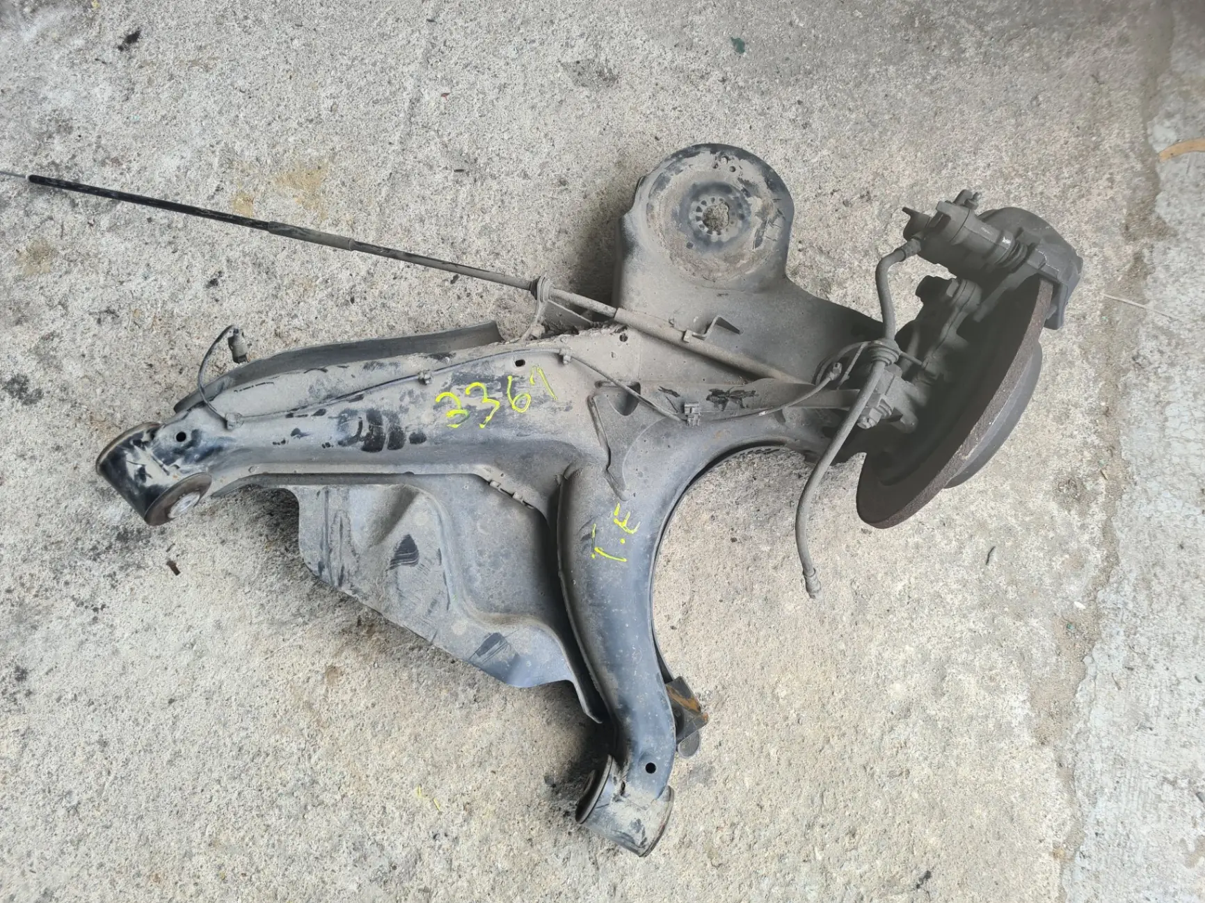 Brazo suspensión trasero izquierdo MERCEDES-BENZ Vito (W447)